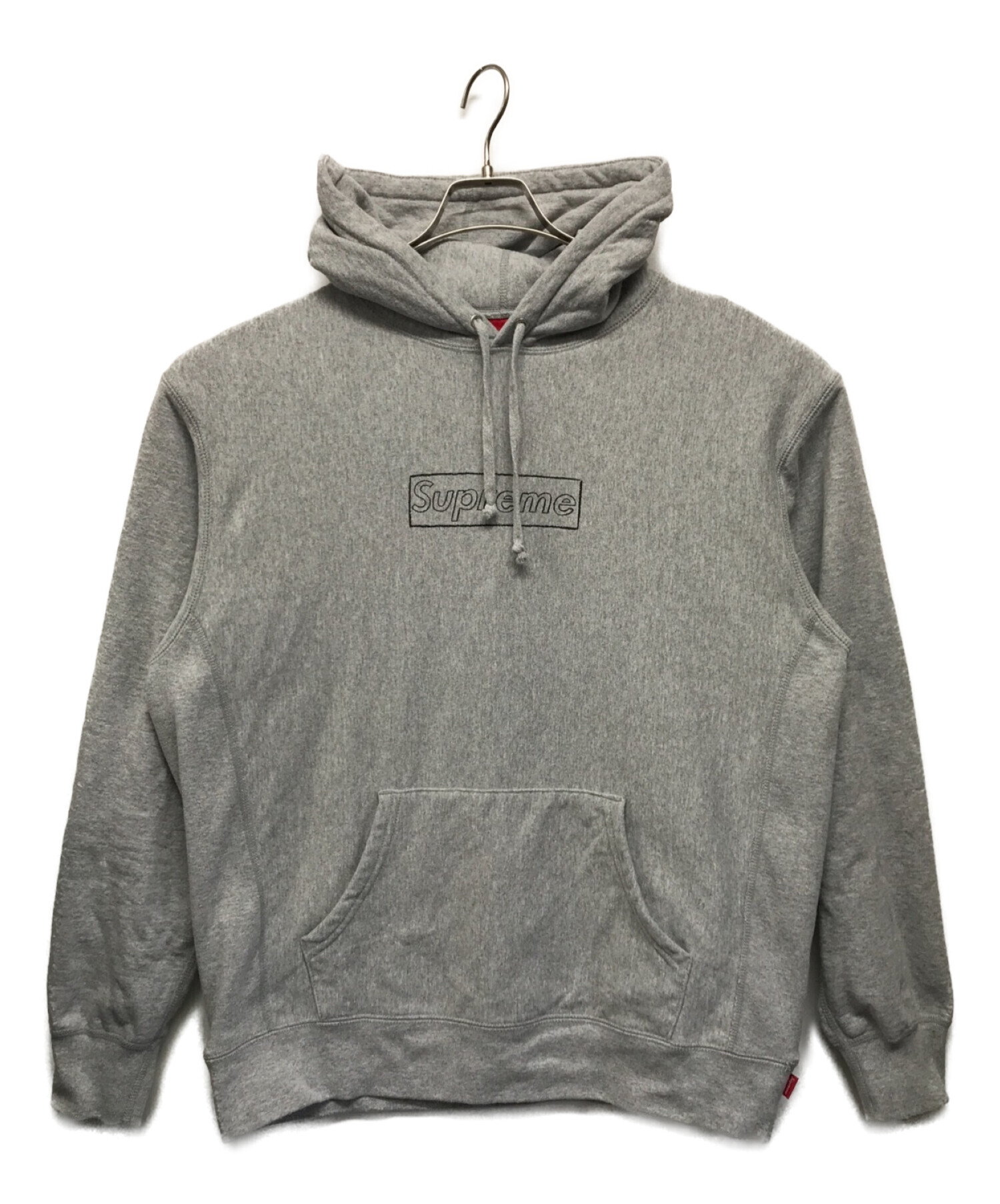 SUPREME (シュプリーム) KAWS Chalk Logo Hooded Sweatshirt グレー サイズ:M