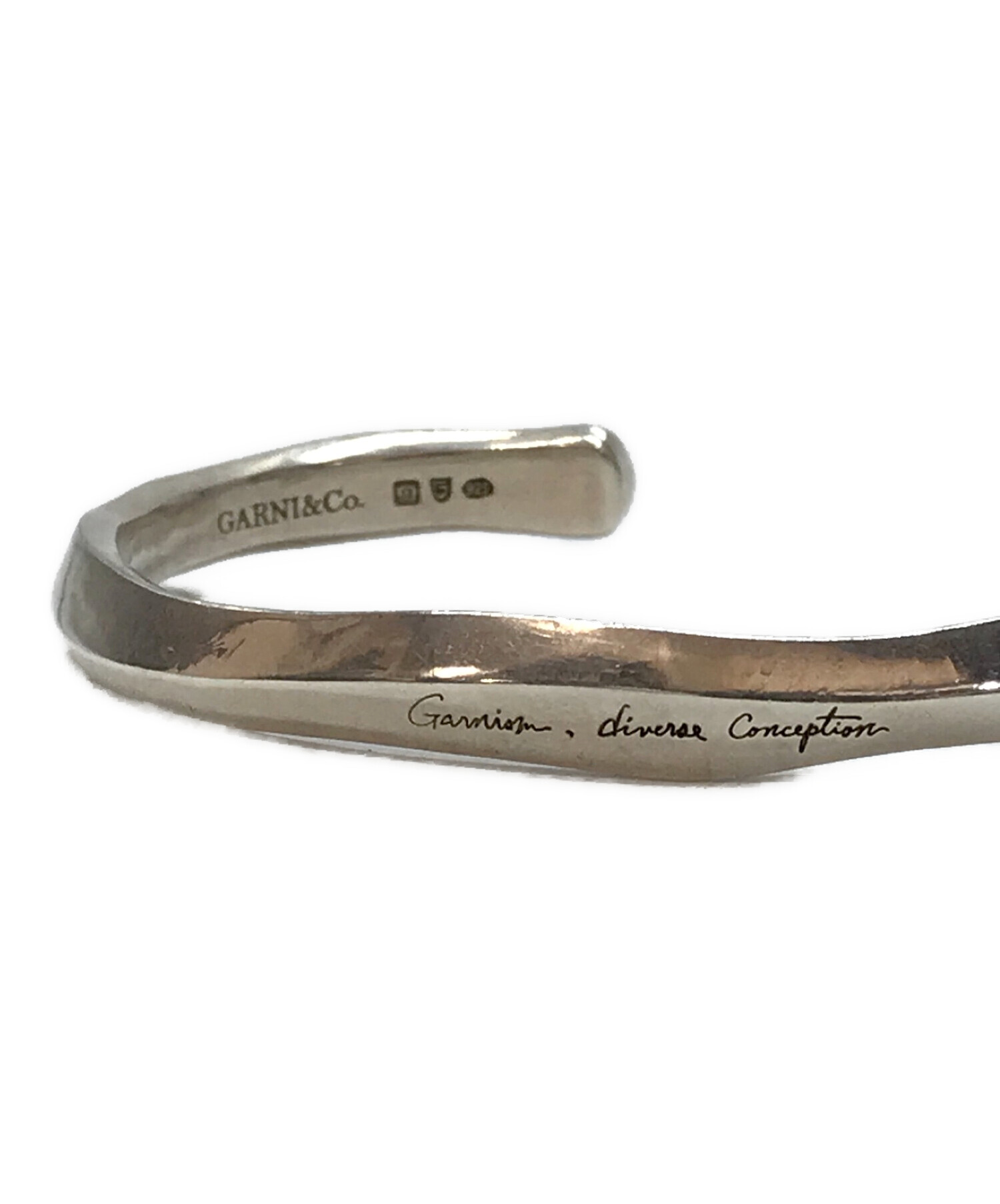 GARNI (ガルニ) Wave Bangle