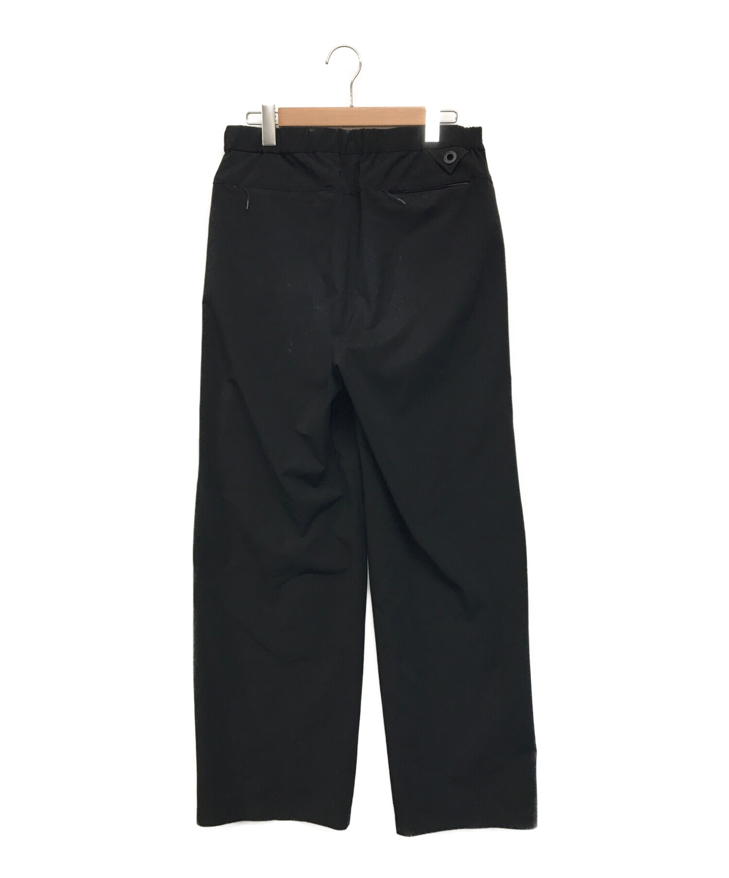 中古・古着通販】WHITE MOUNTAINEERING (ホワイトマウンテ二アニング) TECH 3TUCK TAPERED PANTS ブラック  サイズ:SIZE 3｜ブランド・古着通販 トレファク公式【TREFAC FASHION】スマホサイト