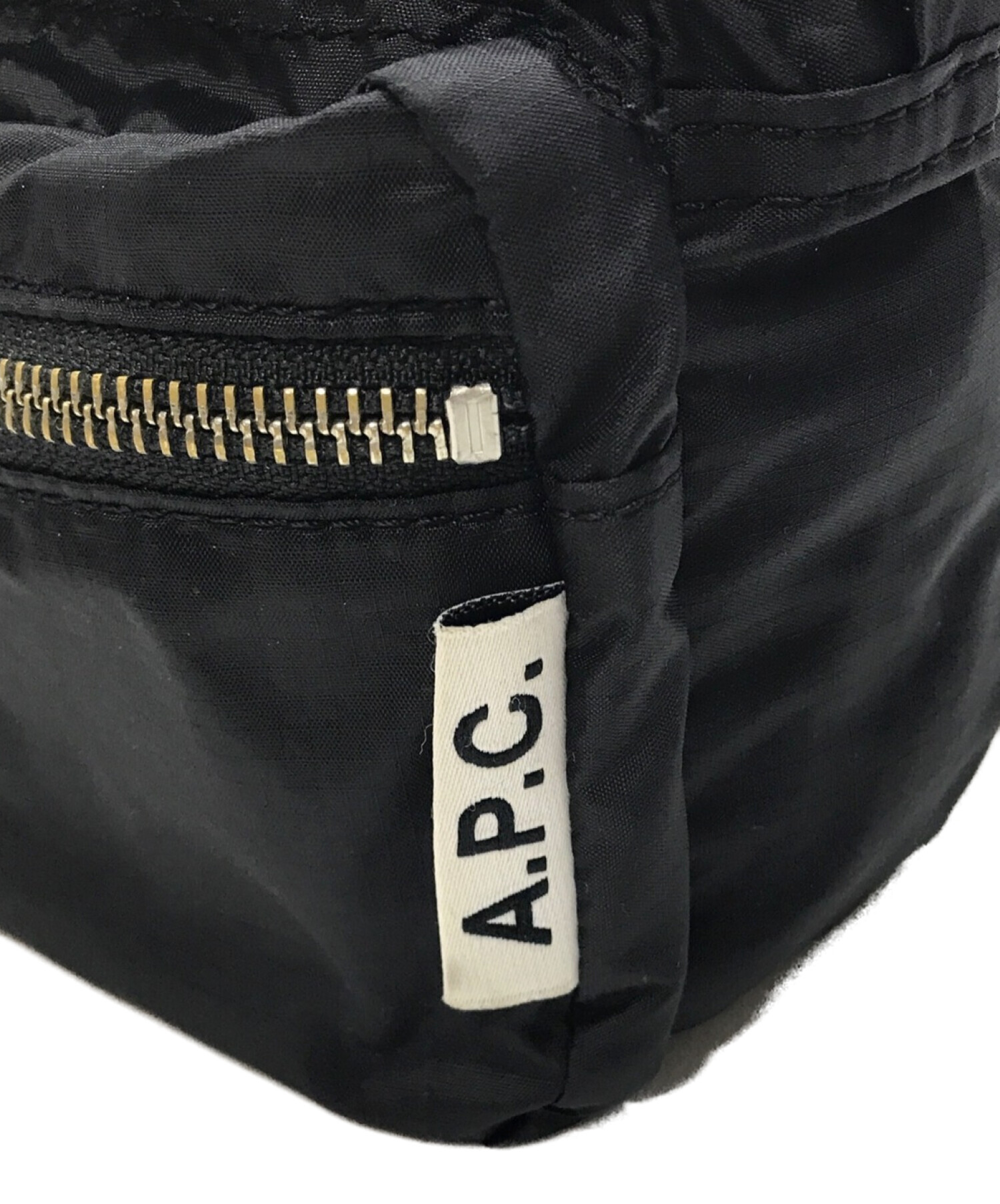 中古・古着通販】A.P.C. (アー・ペー・セー) ボディーバッグ ブラック