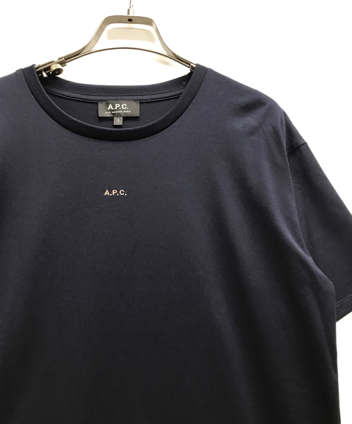 中古・古着通販】A.P.C. (アーペーセー) BEAMS Lights (ビームスライト) 別注ミニロゴ刺繍ワンピース ネイビー サイズ:S｜ブランド・古着通販  トレファク公式【TREFAC FASHION】スマホサイト