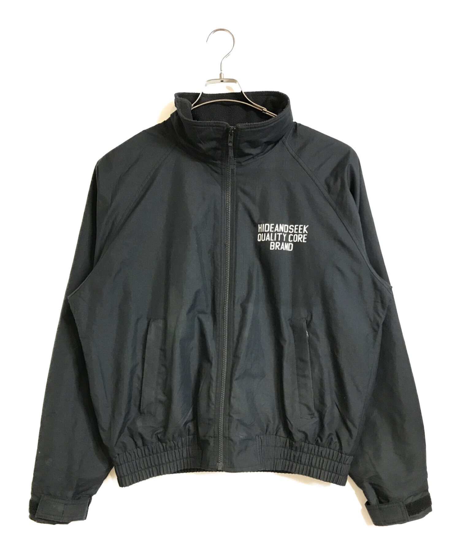 中古・古着通販】HIDE AND SEEK (ハイドアンドシーク) ロゴ NYLON ZIP JACKET ブラック サイズ:M｜ブランド・古着通販  トレファク公式【TREFAC FASHION】スマホサイト