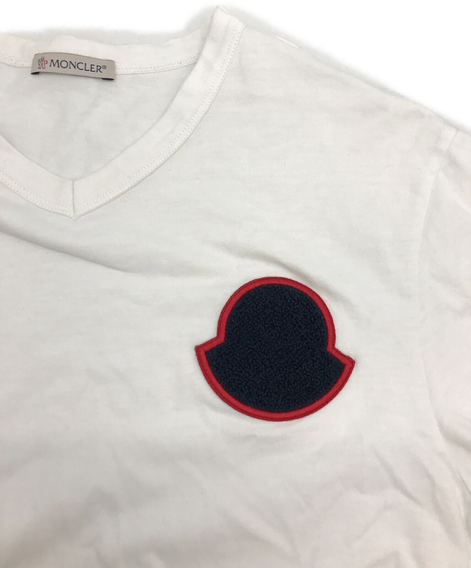 中古・古着通販】MONCLER (モンクレール) MAGLIA SCOLLO AV Tシャツ ホワイト サイズ:S｜ブランド・古着通販  トレファク公式【TREFAC FASHION】スマホサイト