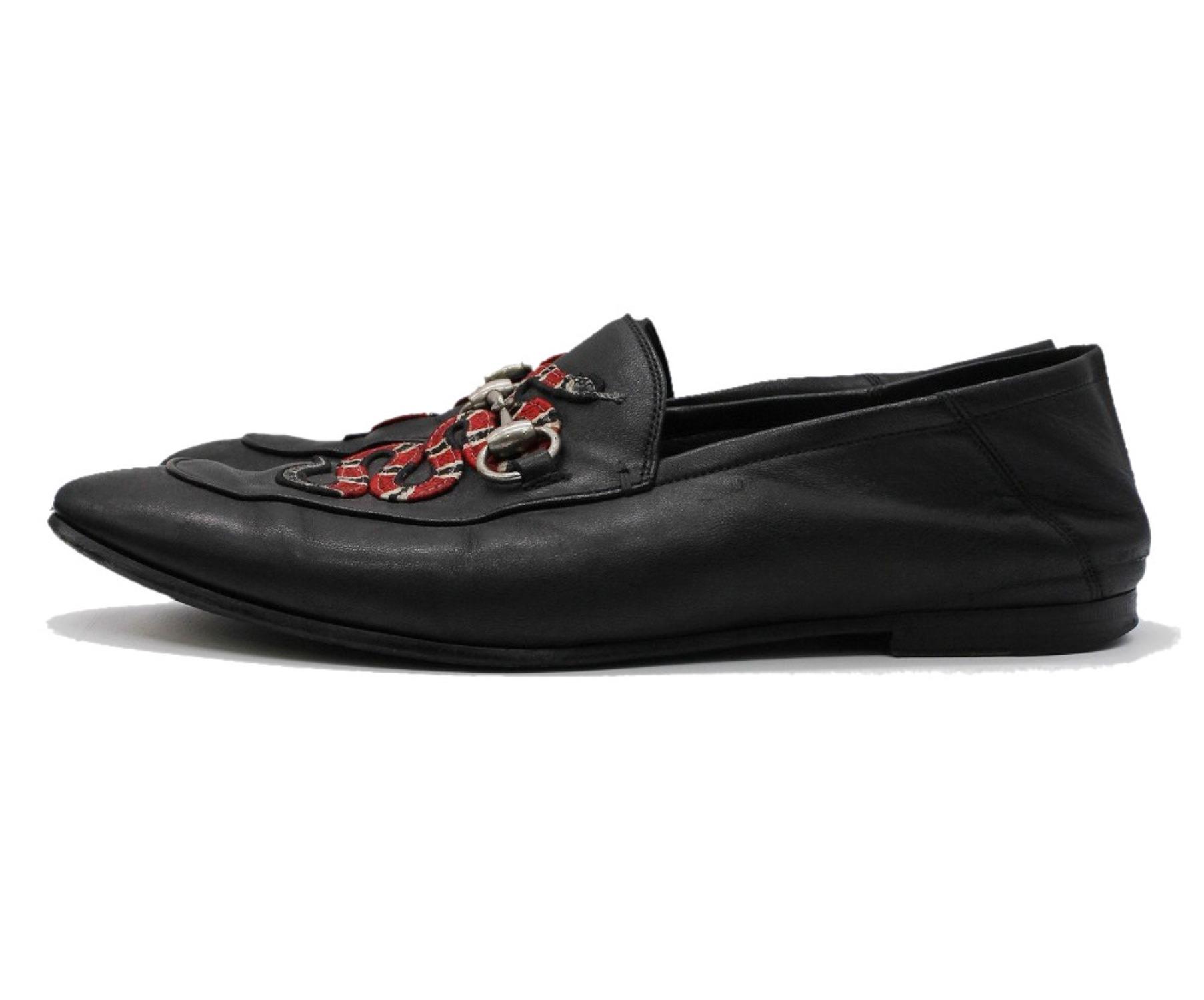 GUCCI スネーク付きレザーローファー-