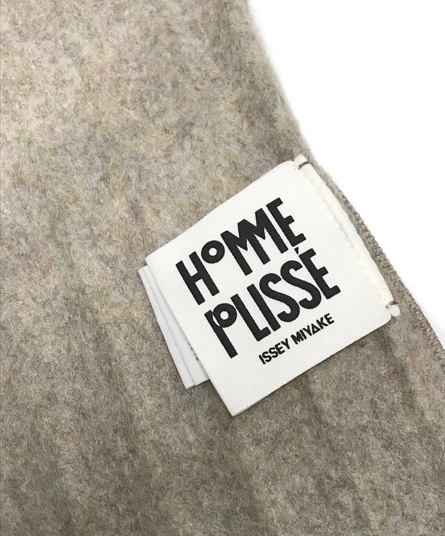 HOMME PLISSE ISSEY MIYAKE (オムプリッセ イッセイ ミヤケ) プリーツフリンジマフラー ベージュ