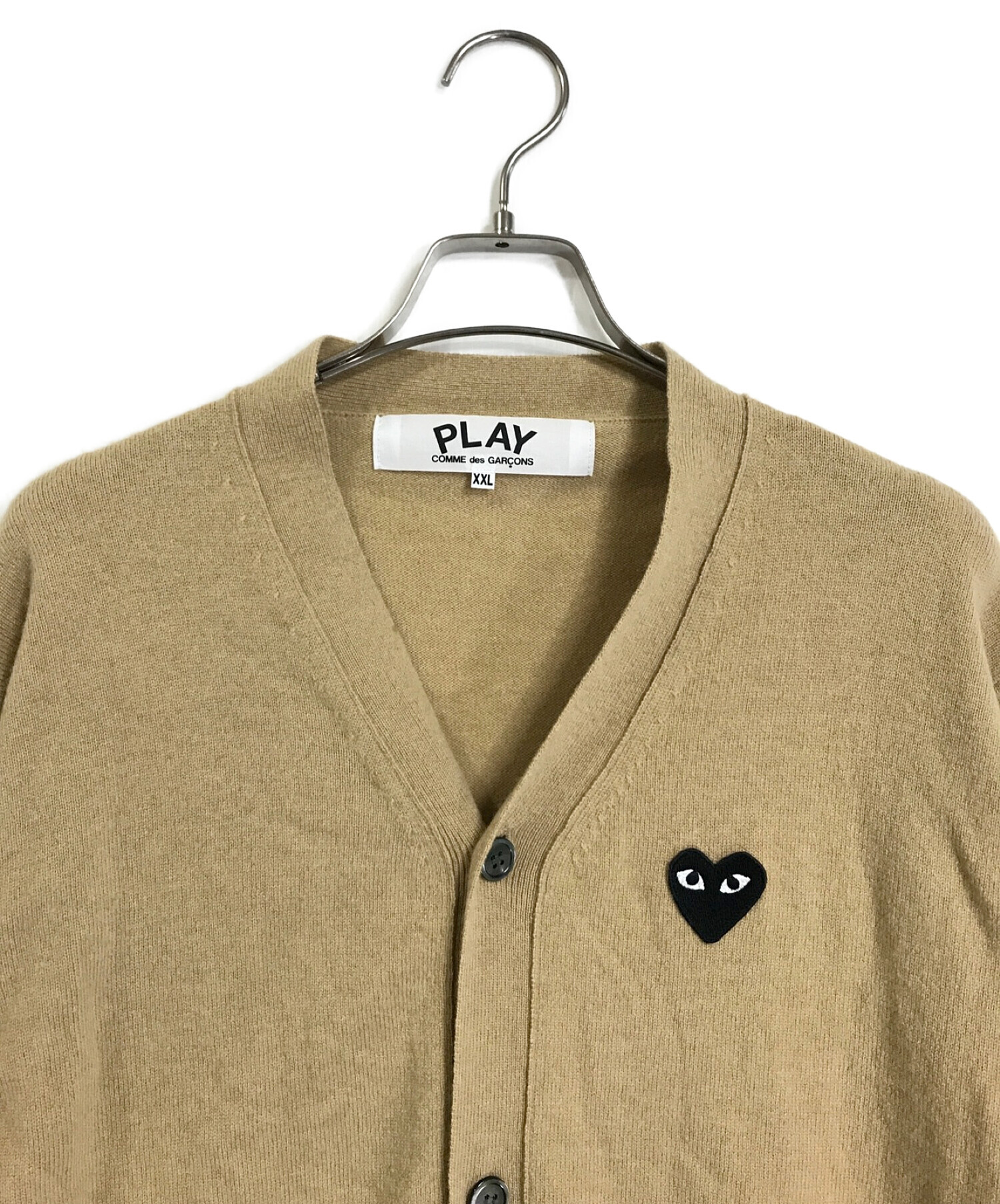 PLAY COMME des GARCONS (プレイ コムデギャルソン) ハートパッチニットカーディガン ベージュ サイズ:XXL