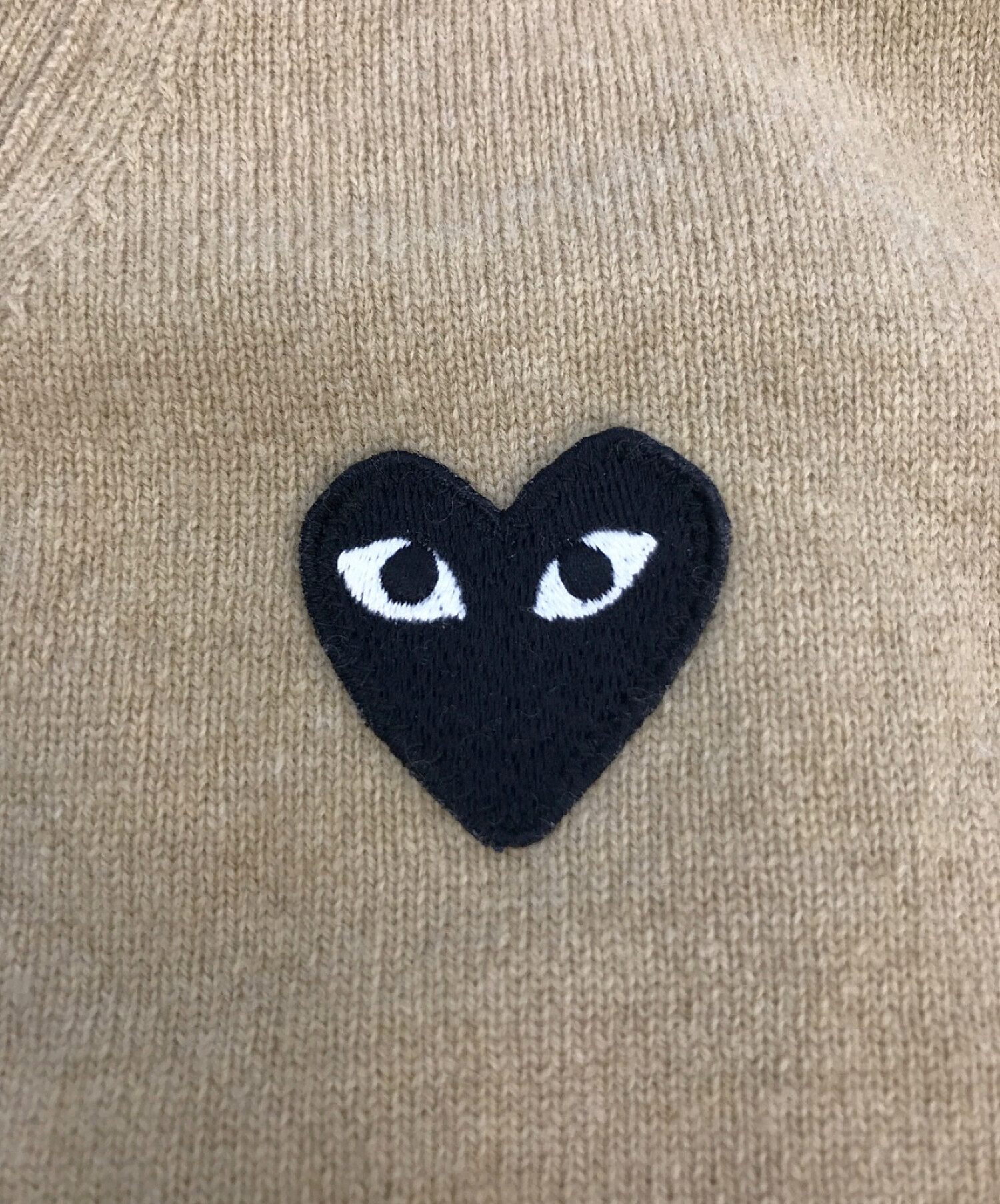 PLAY COMME des GARCONS (プレイ コムデギャルソン) ハートパッチニットカーディガン ベージュ サイズ:XXL