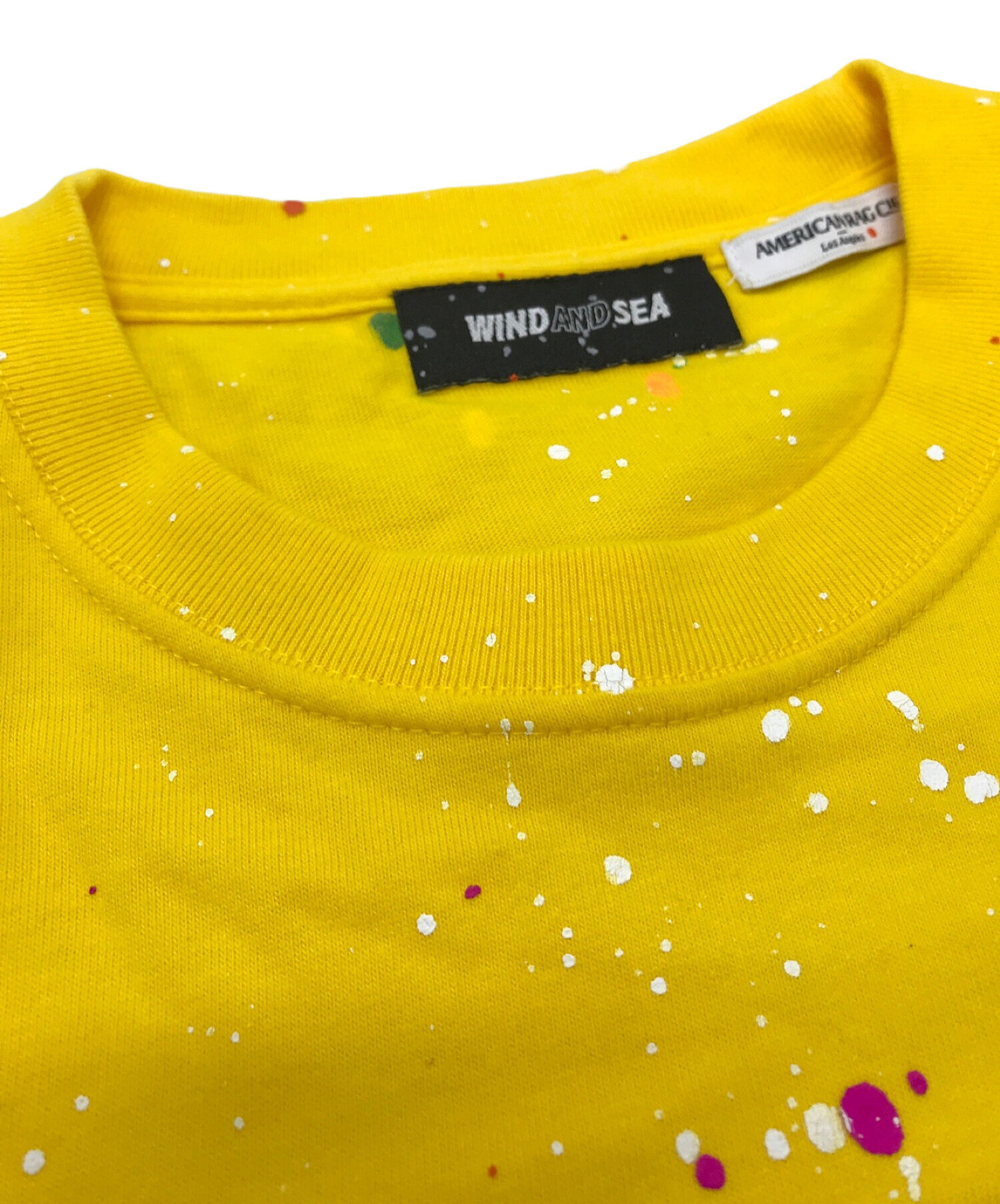 WIND AND SEA (ウィンダンシー) AMERICAN RAG CIE (アメリカンラグシー) WIND AND SEA　　プリントTシャツ  / ペンキ加工　　　AMERICAN RAG CIE イエロー サイズ:M