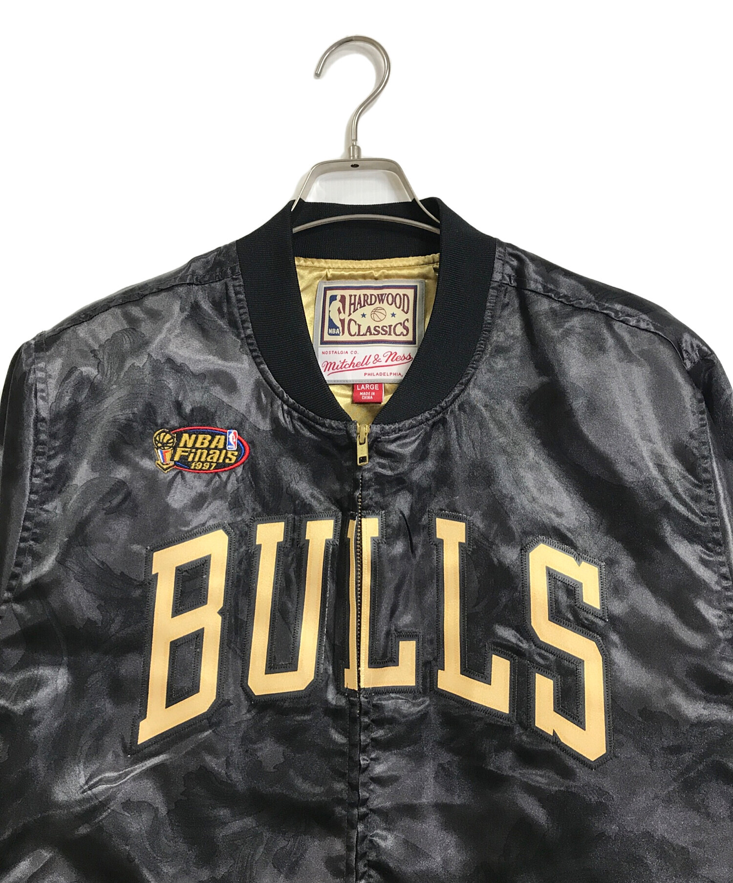 中古・古着通販】MITCHELL & NESS (ミッチェルアンドネス) スタジャン シカゴブルス NBA ブラック サイズ:L｜ブランド・古着通販  トレファク公式【TREFAC FASHION】スマホサイト