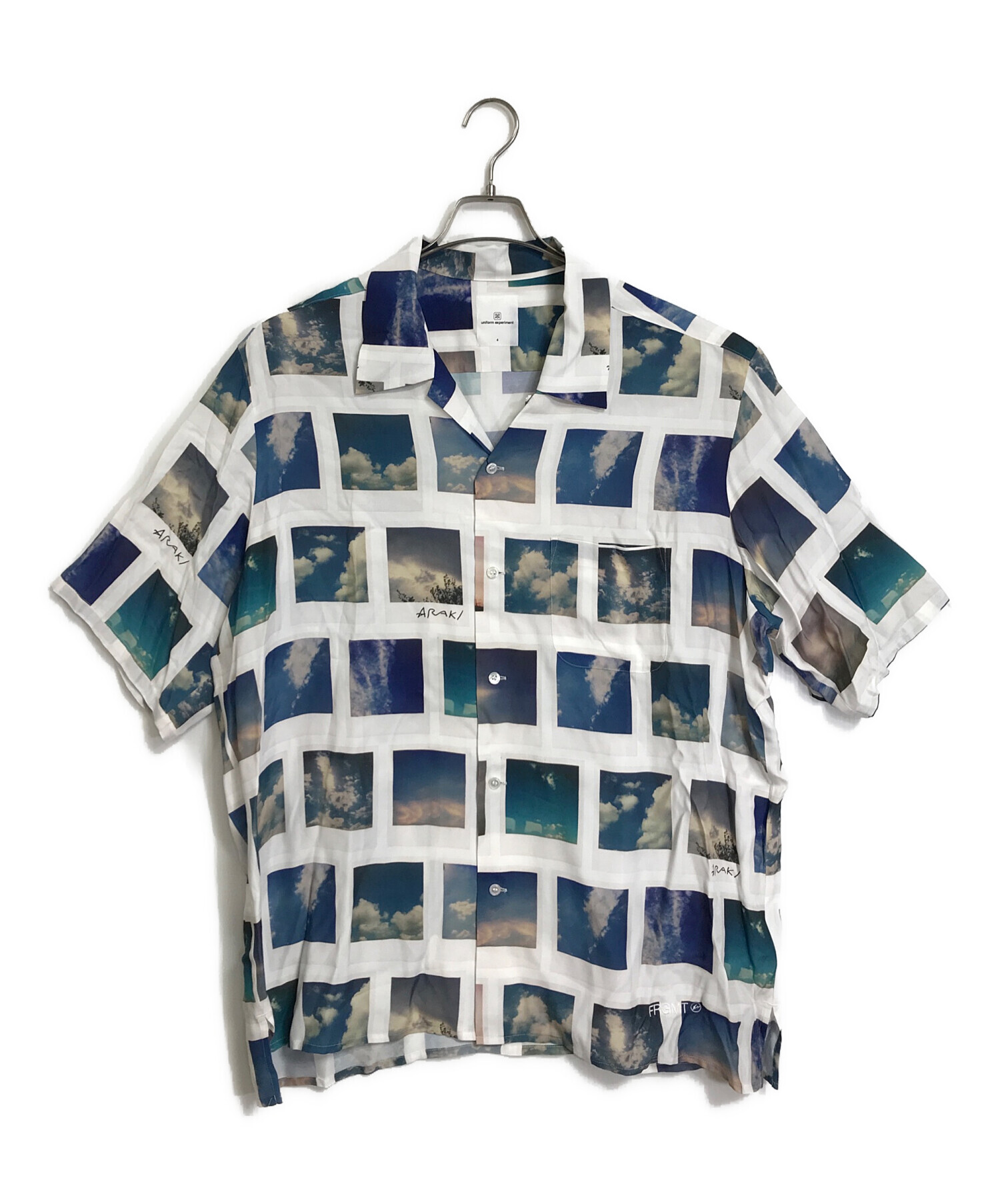 uniform experiment (ユニフォームエクスペリメント) FRAGMENT : ARAKI / SKYSCAPES S/S SHIRT  半袖シャツ　レーヨンシャツ　総柄　空　日本製　未使用品　 ホワイト×ブルー サイズ:4