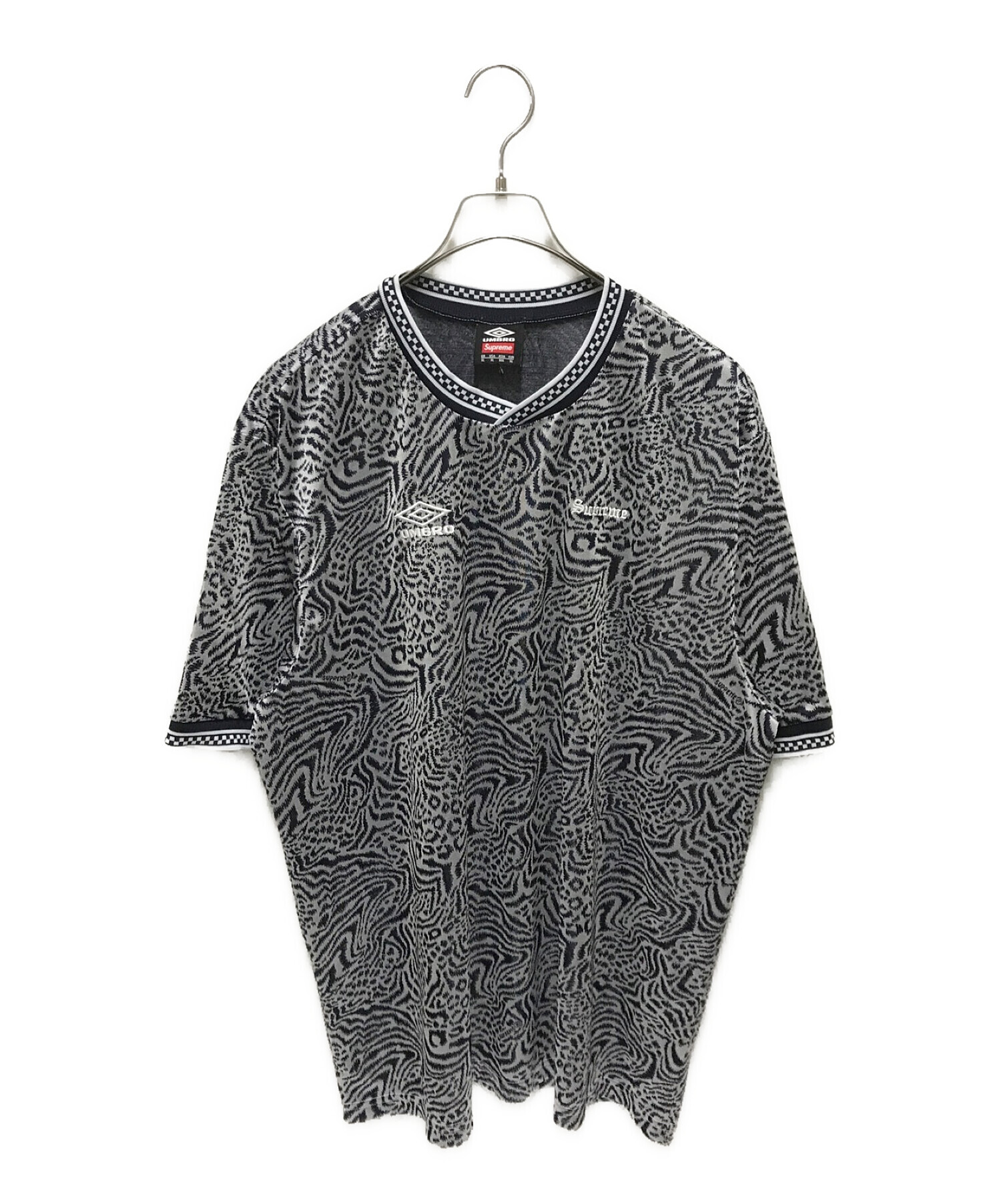 Supreme (シュプリーム) UMBRO (アンブロ) JACQUARD ANIMAL PRINT SOCCER JERSEY グレー サイズ:XL