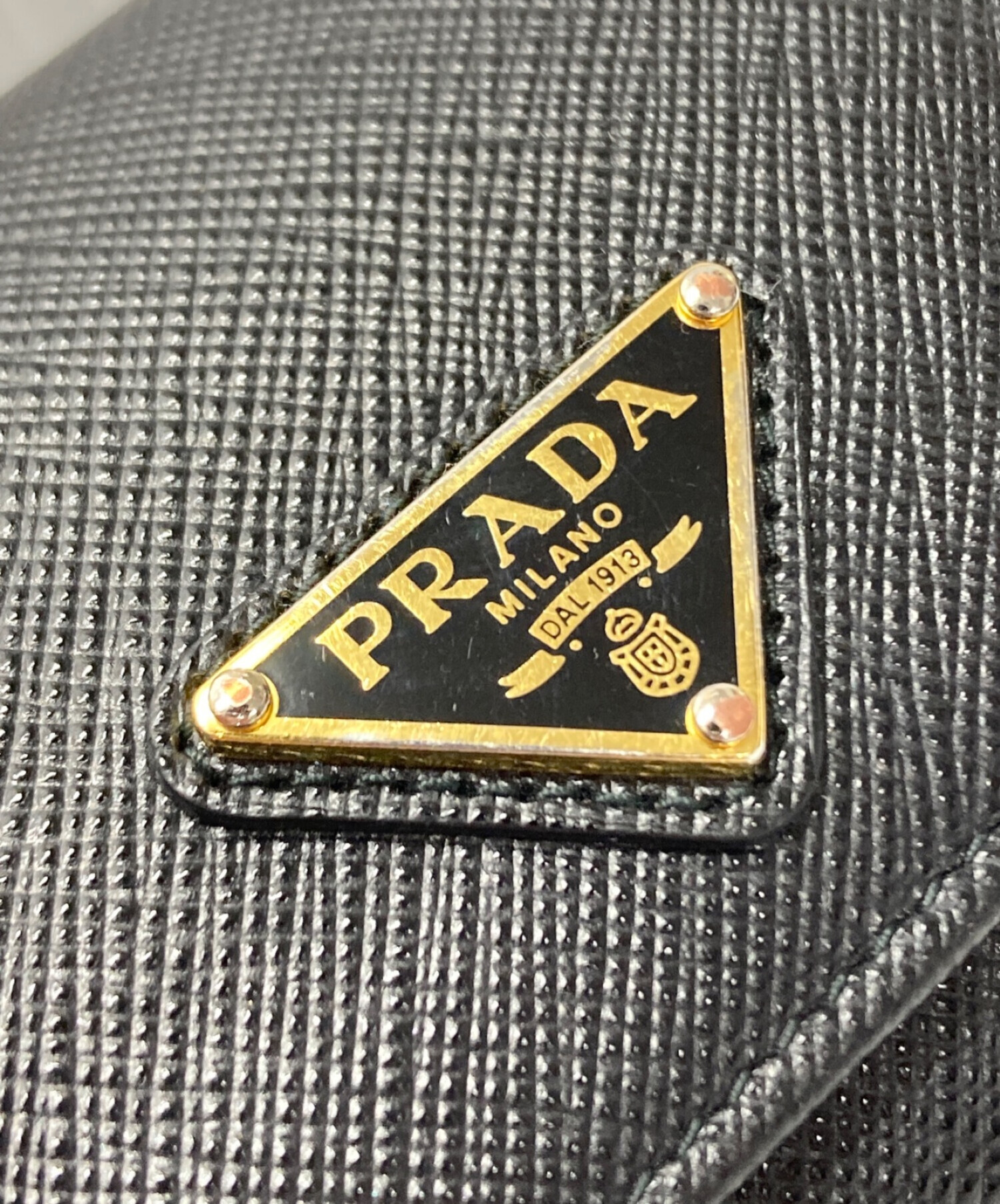 PRADA (プラダ) 三角プレート3つ折り財布 ブラック