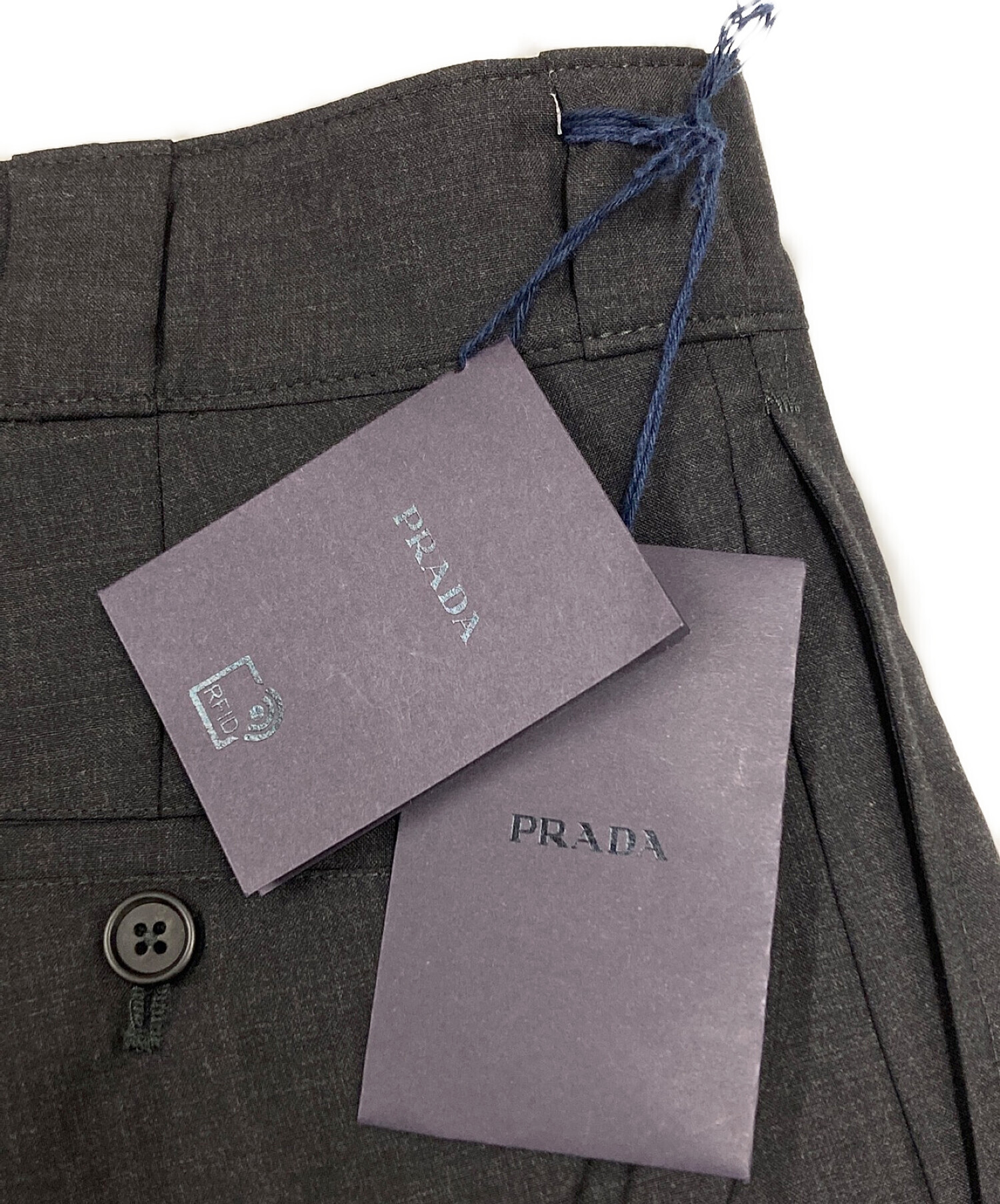 中古・古着通販】PRADA (プラダ) トライアングルバッチスラックスパンツ グレー サイズ:46 未使用品｜ブランド・古着通販  トレファク公式【TREFAC FASHION】スマホサイト