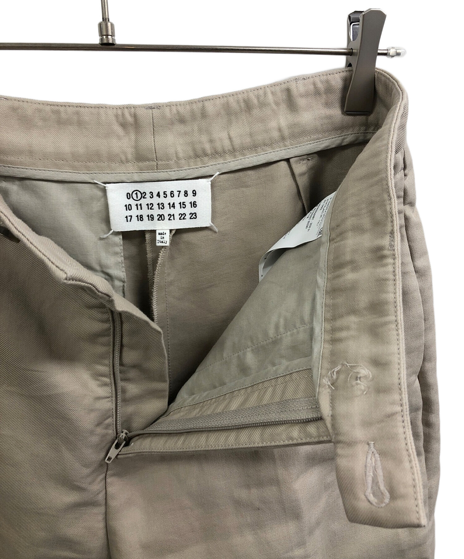 中古・古着通販】Maison Margiela 1 (メゾンマルジェラ 1) カットオフ加工ストレートパンツ ベージュ サイズ:42｜ブランド・古着通販  トレファク公式【TREFAC FASHION】スマホサイト