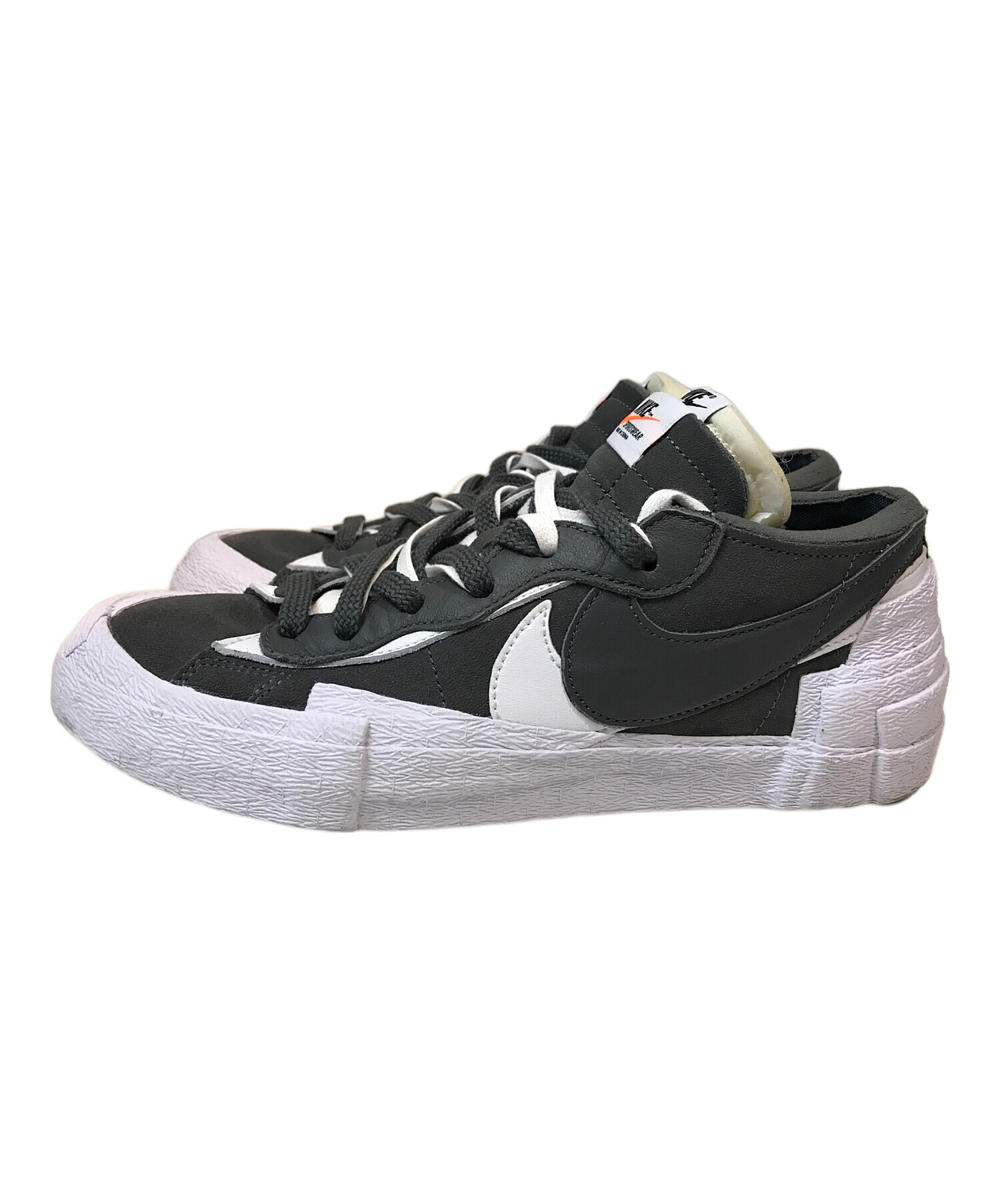 NIKE (ナイキ) sacai (サカイ) BLAZER LOW/ローカットスニーカー グレー サイズ:27