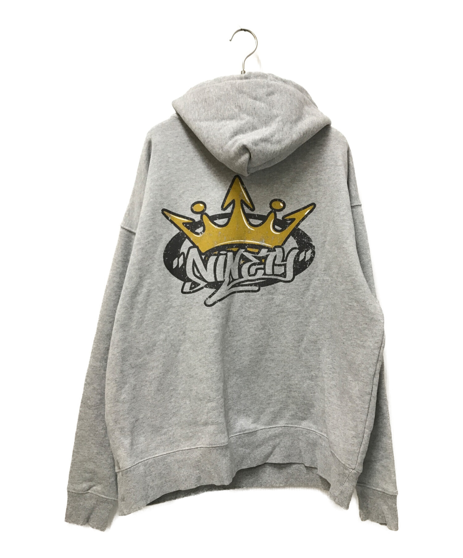 9090 (ナインティナインティ) KING LOGO HOODIE グレー サイズ:L