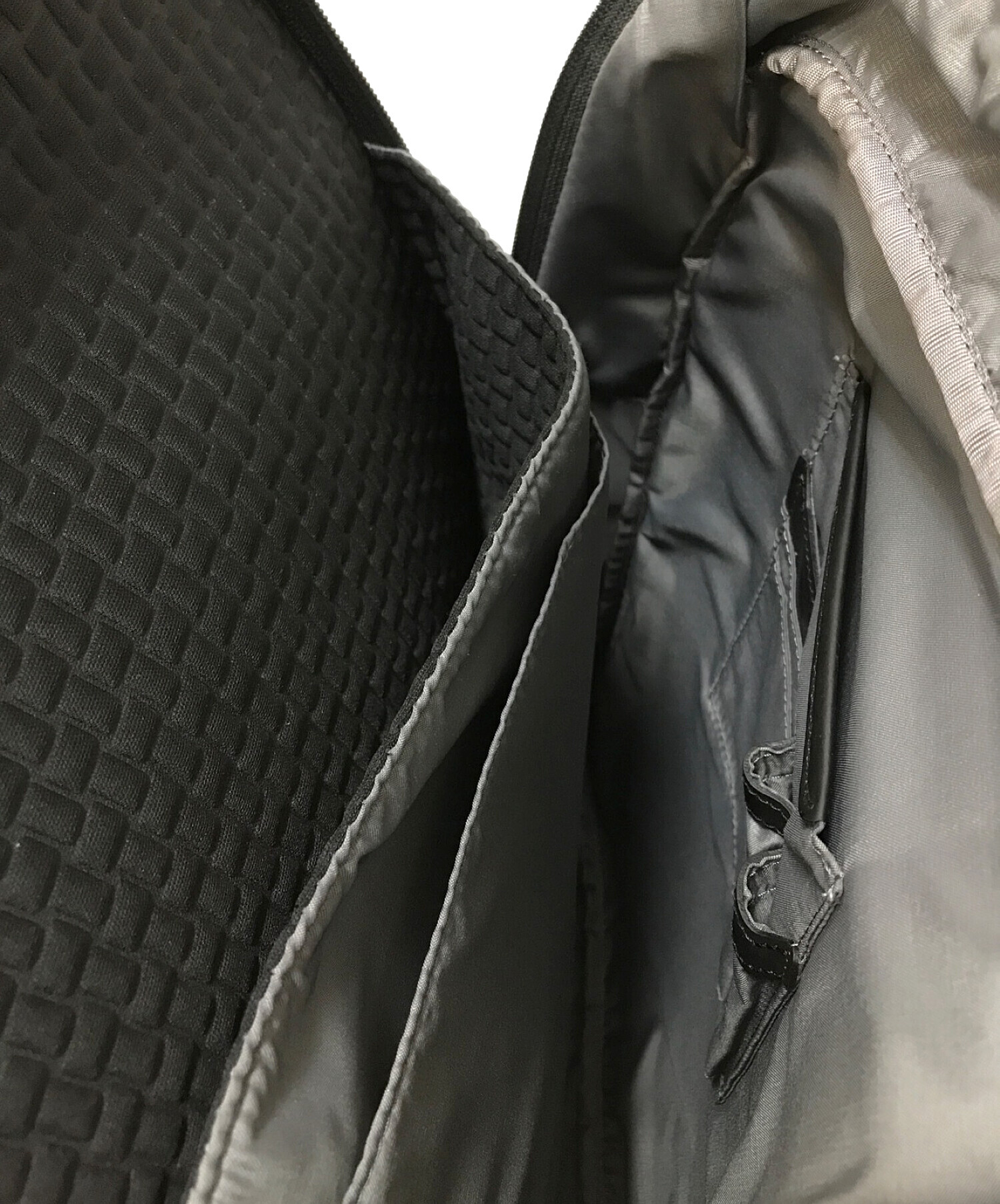 中古・古着通販】TUMI (トゥミ) FLAP BACKPACK ブラック サイズ:下記