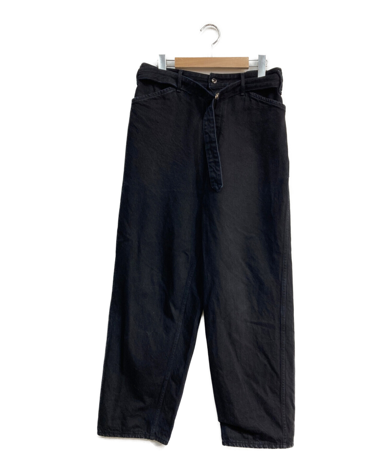 COMOLI (コモリ) BELTED DENIM PANTS　R01-03011　デニムパンツ ブラック サイズ:1