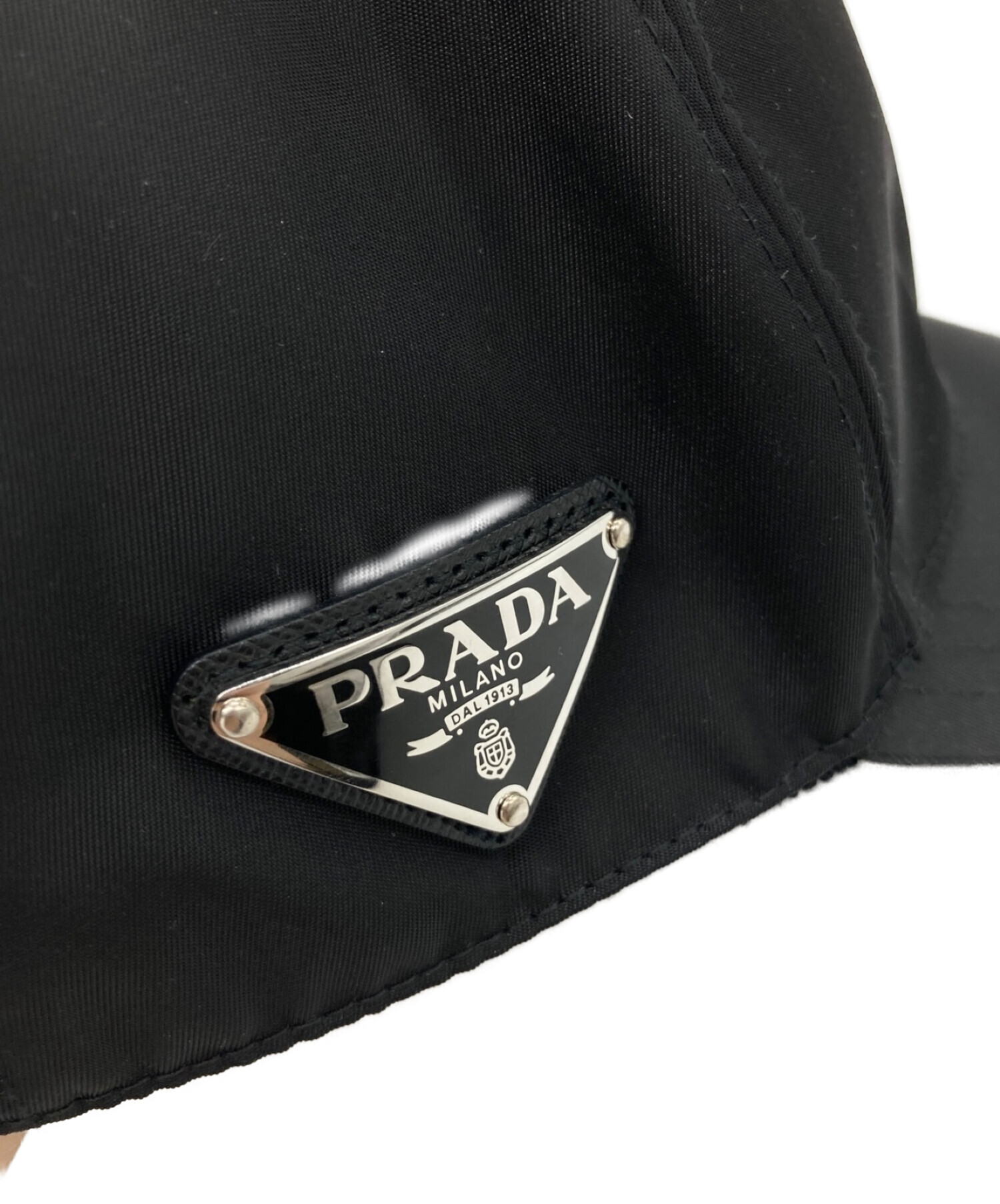 PRADA (プラダ) ナイロン ベースボールキャップ　ロゴプレート ブラック
