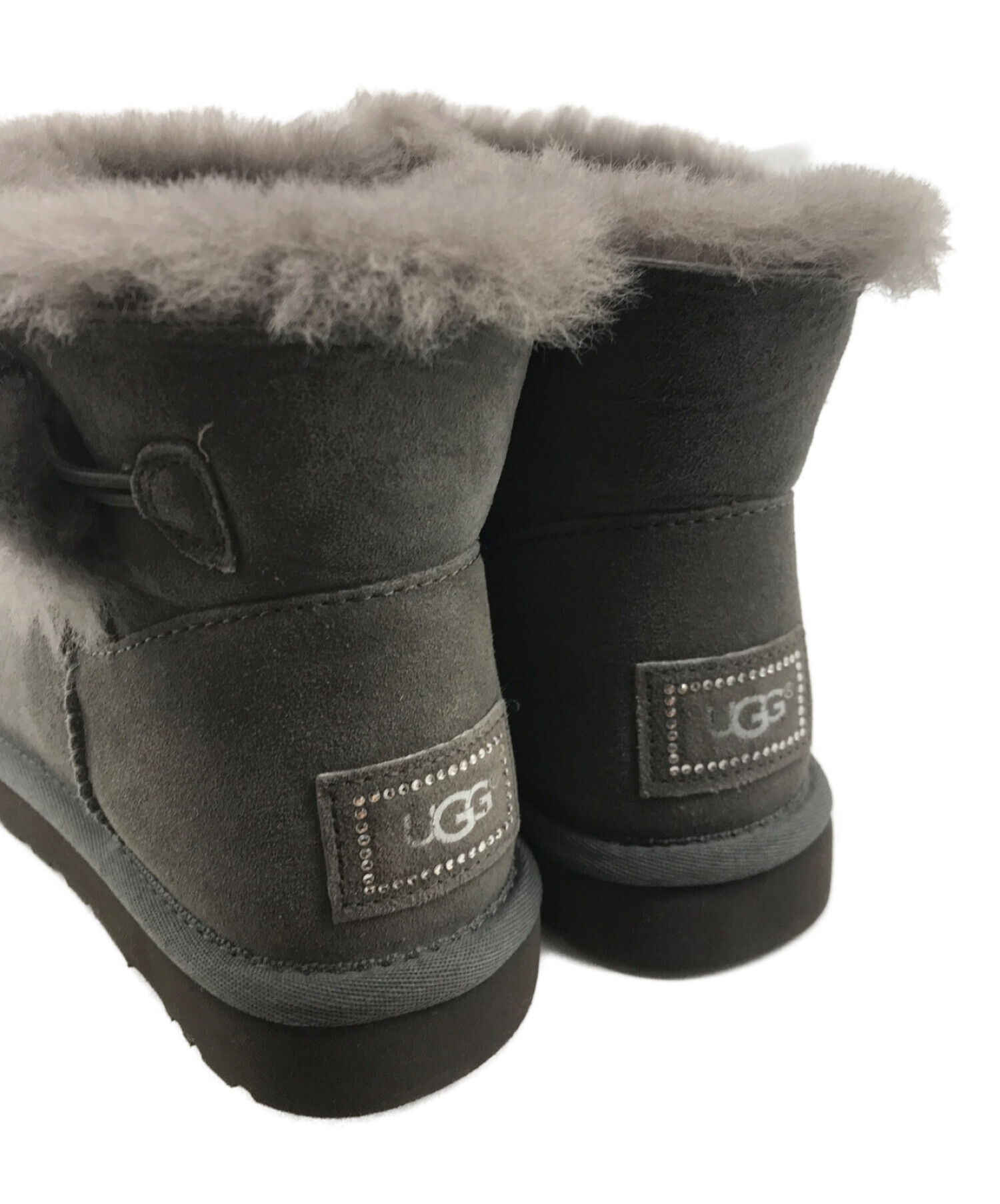 UGG (アグ) ミニベイリーボタンブリングムートンブーツ グレー サイズ:US 7