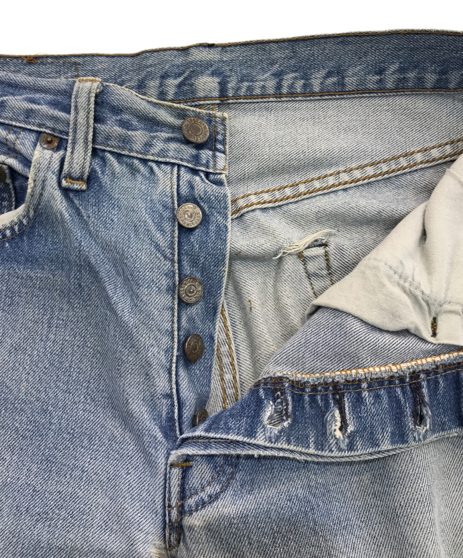 中古・古着通販】LEVI'S (リーバイス) ヴィンテージ501デニムパンツ 80s 赤耳 ボタン裏6 縮率10％ 黒カン ライトインディゴ  サイズ:W30 L34｜ブランド・古着通販 トレファク公式【TREFAC FASHION】スマホサイト