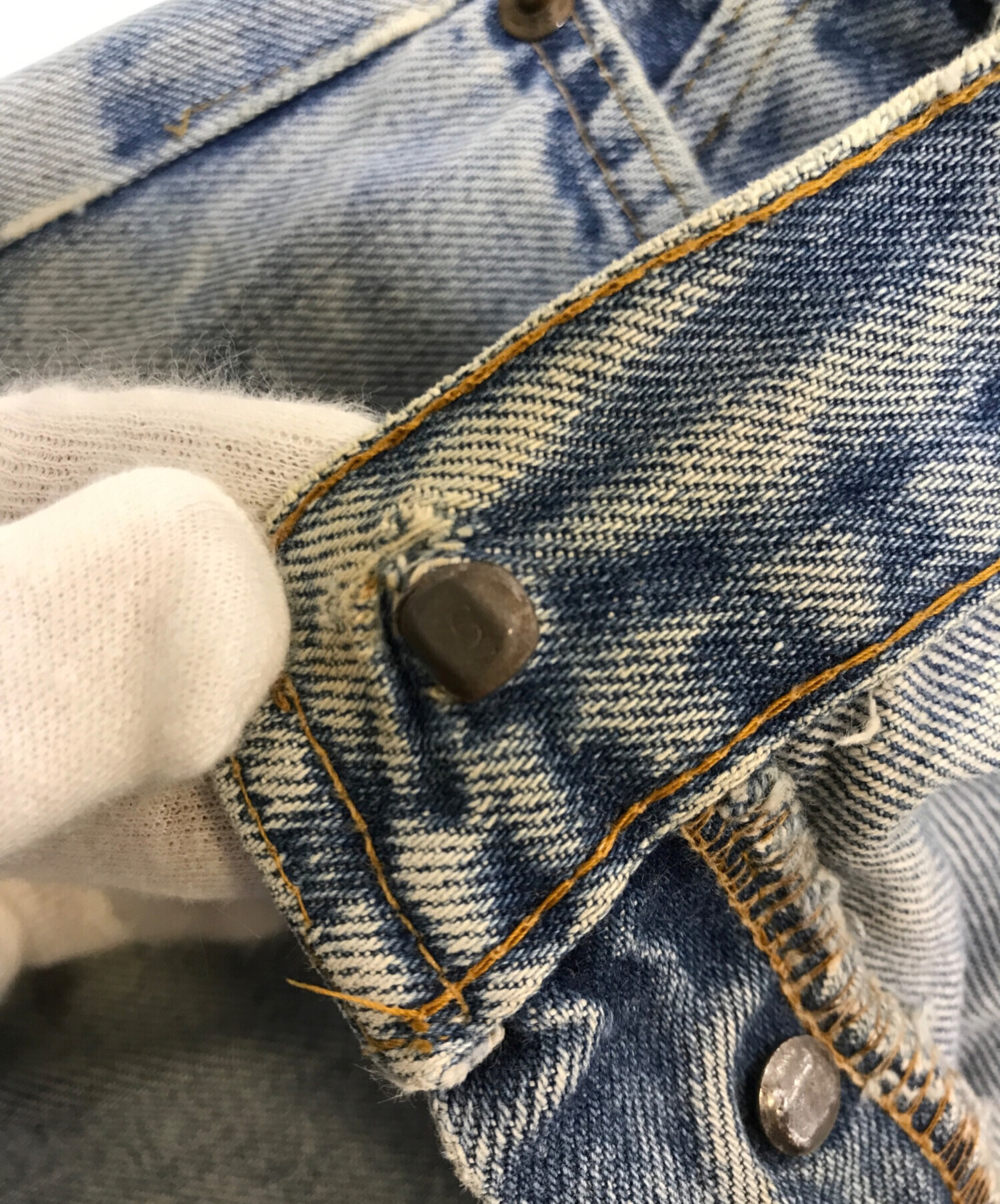 中古・古着通販】LEVI'S (リーバイス) ヴィンテージ501デニムパンツ 80s 赤耳 ボタン裏6 縮率10％ 黒カン ライトインディゴ  サイズ:W30 L34｜ブランド・古着通販 トレファク公式【TREFAC FASHION】スマホサイト