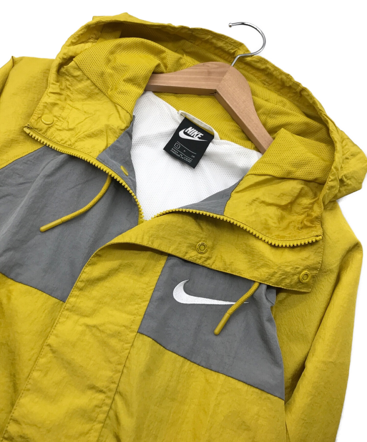 NIKE (ナイキ) SWOOSH HOODY WOVEN JKT/スウッシュフーディウーブンジャケット イエロー サイズ:S