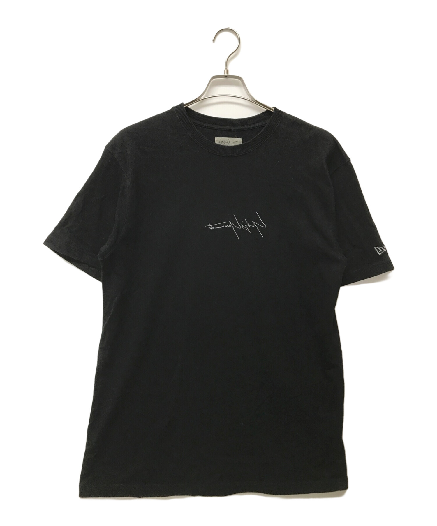 New Era (ニューエラ) YOHJI YAMAMOTO (ヨウジヤマモト) 刺繍LOGO TEE ブラック サイズ:SIZE XL