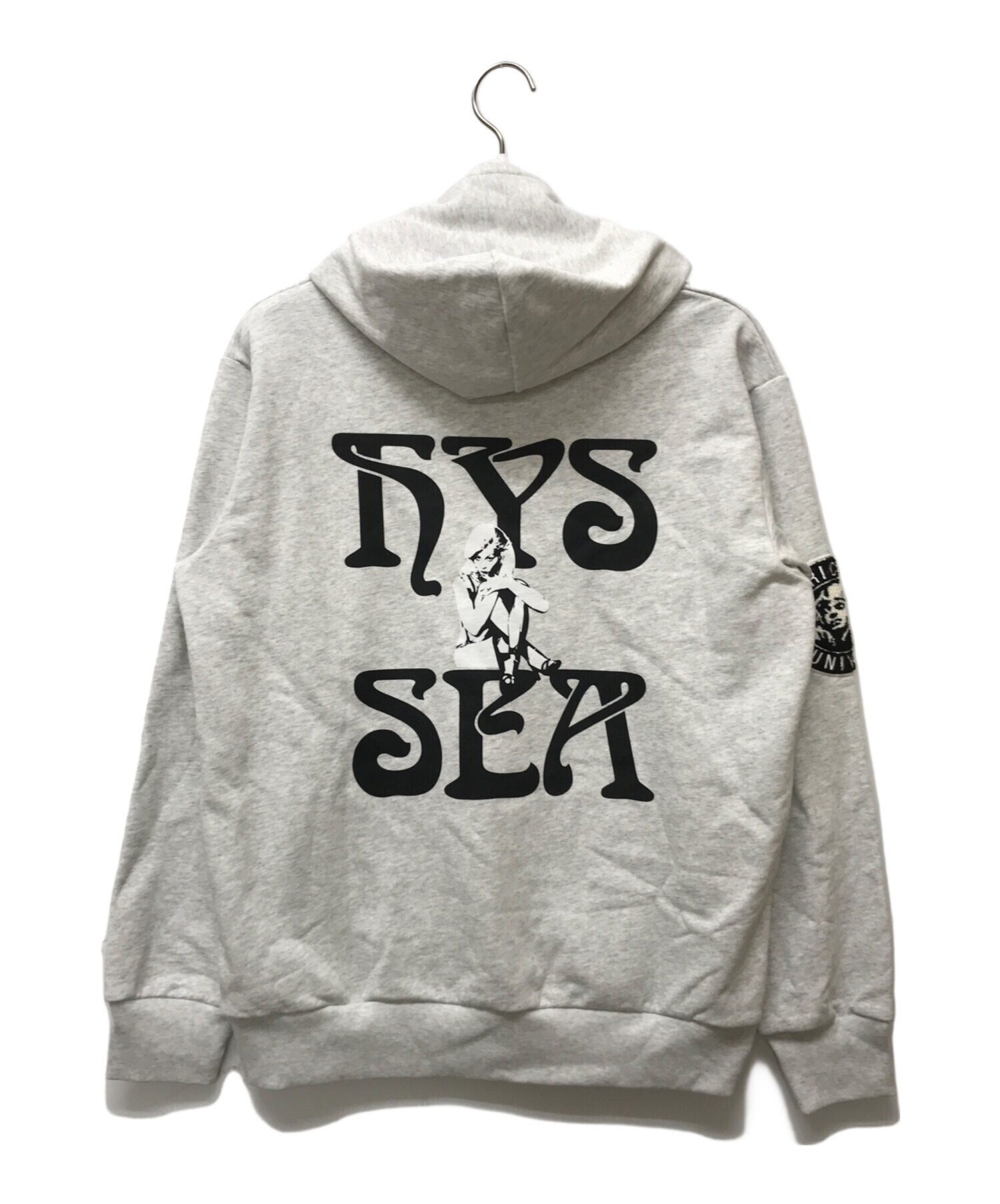 Hysteric Glamour (ヒステリックグラマー) WIND AND SEA (ウィンダンシー) コラボバックプリントプルオーバーパーカー  グレー サイズ:SIZE S