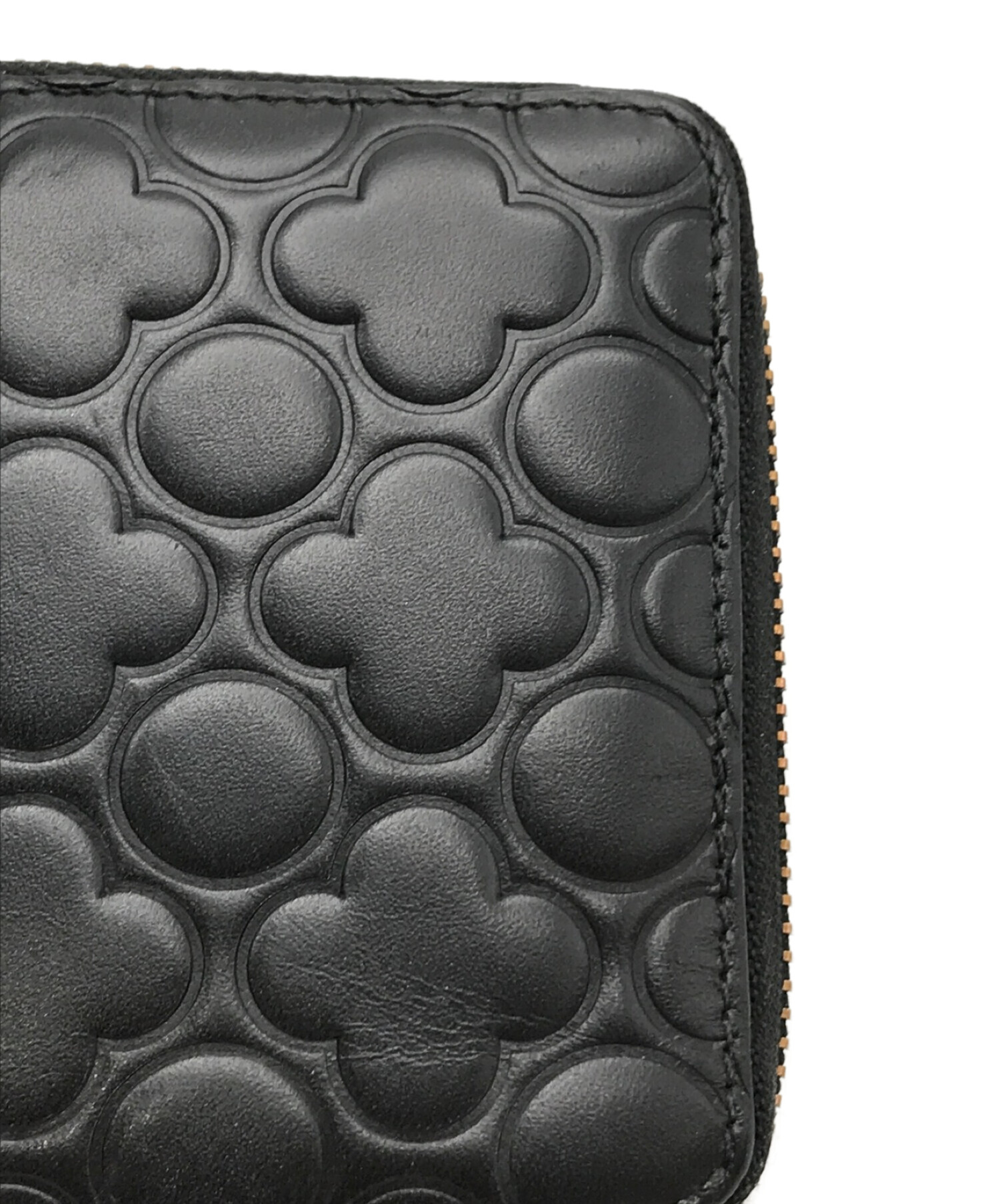 Comme des garcons outlet clover embossed zip wallet