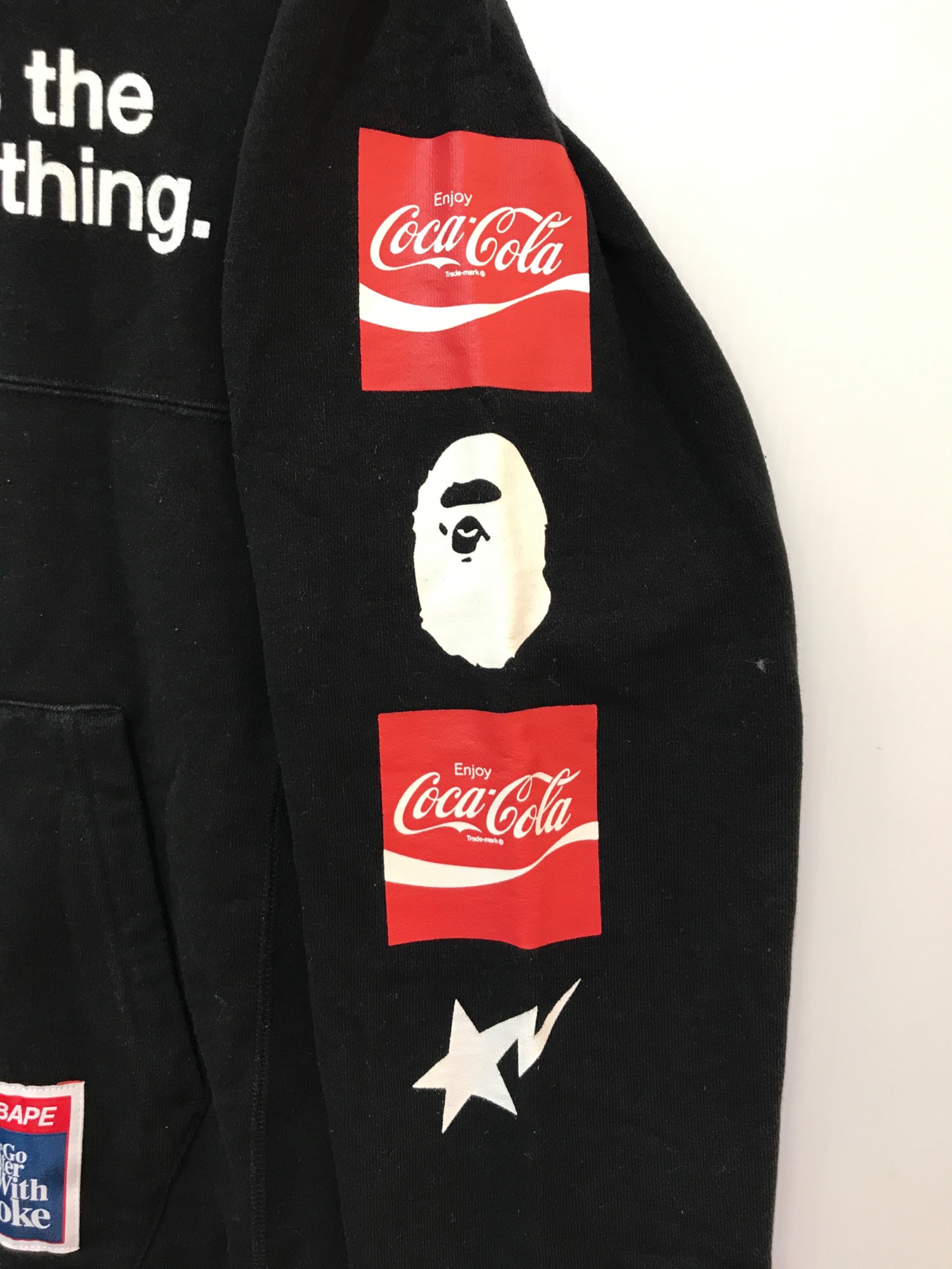 中古・古着通販】A BATHING APE (アベイシングエイプ) Coca Cola (コカコーラ) プルオーバーパーカー ブラック  サイズ:M｜ブランド・古着通販 トレファク公式【TREFAC FASHION】スマホサイト