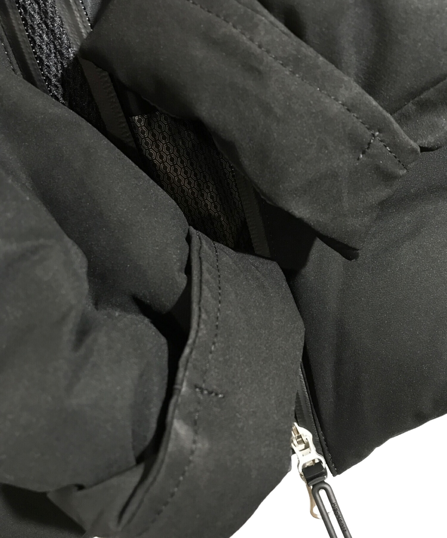 Descente ALLTERRAIN (デザイント オルテライン) 水沢ダウン マウンテニア ジャケット ブラック サイズ:L