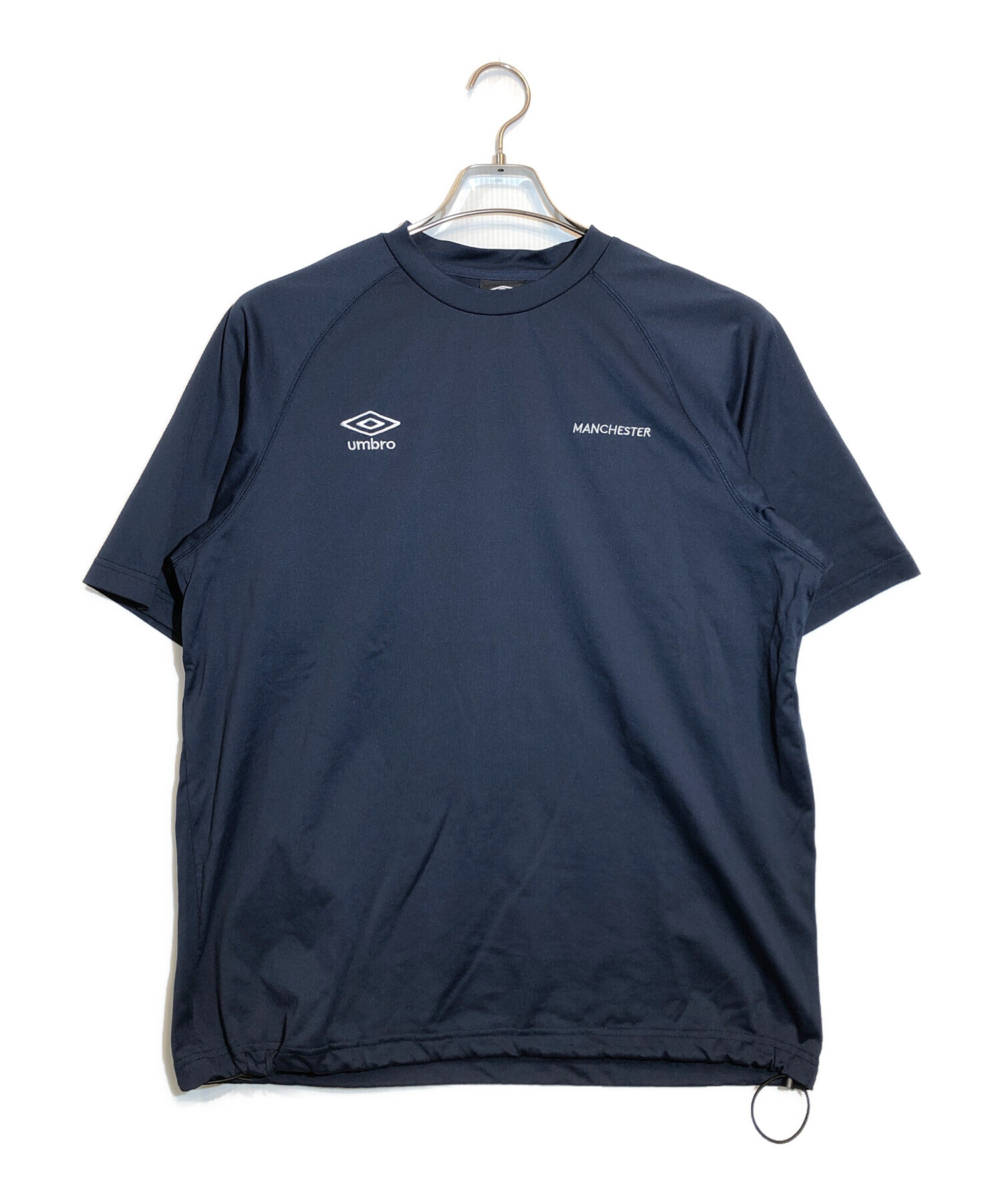 UMBRO (アンブロ) PUBLUX (パブリュクス) 別注 UMBRO ワンポイントロゴ ドローコードTシャツ ネイビー サイズ:SIZE L