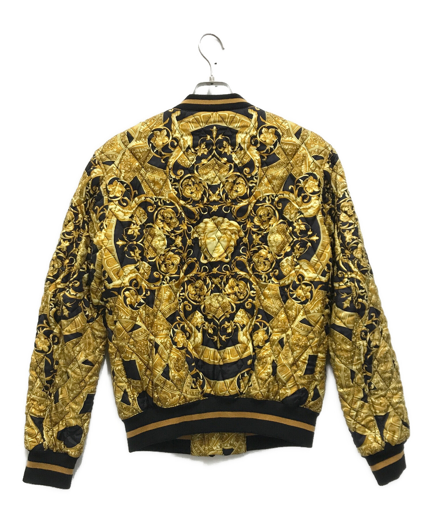 中古・古着通販】VERSACE (ヴェルサーチ) 総柄キルティングジャケット ゴールド×ブラック サイズ:44｜ブランド・古着通販  トレファク公式【TREFAC FASHION】スマホサイト