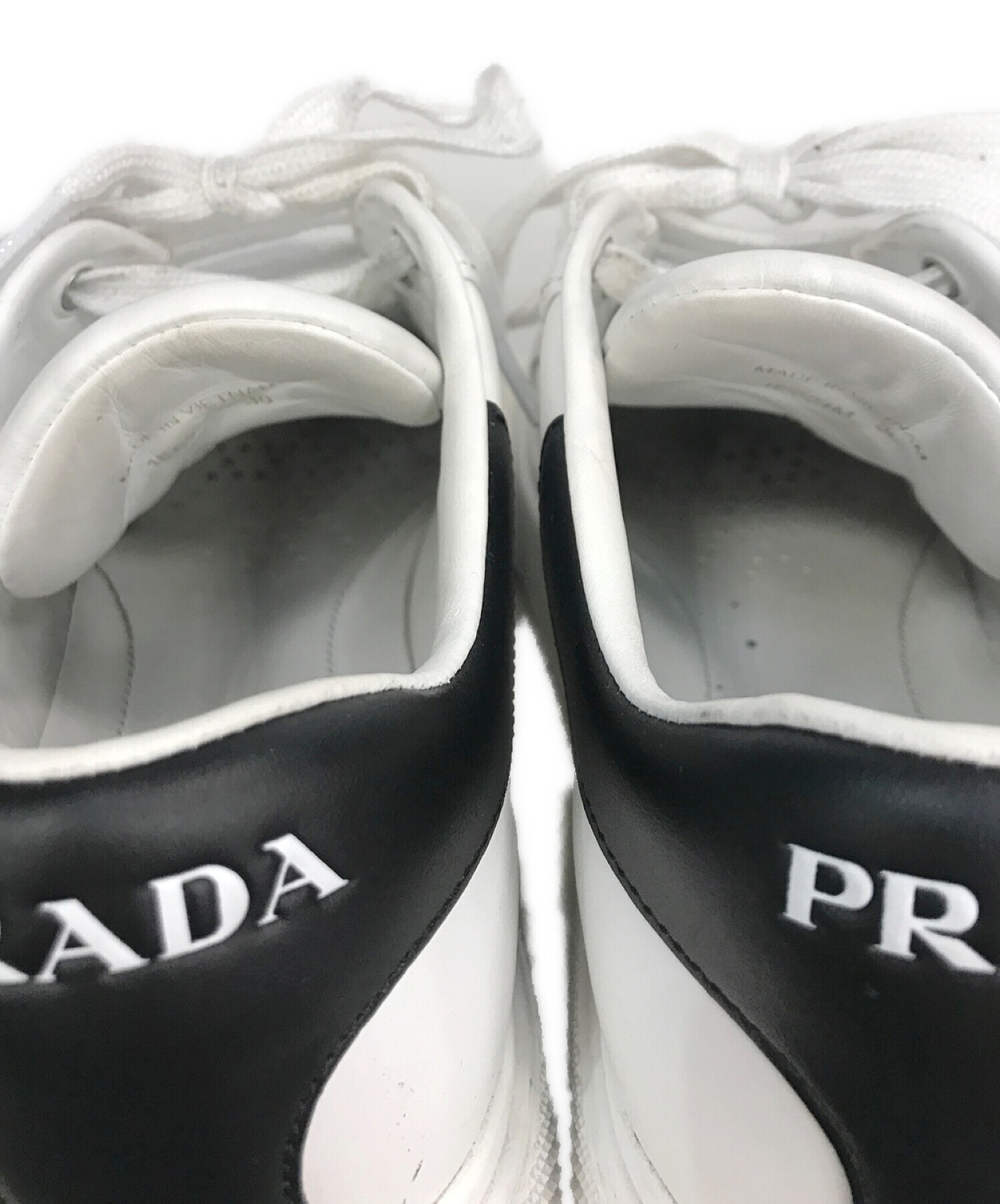 PRADA (プラダ) レザースニーカー　バックロゴローカットスニーカー ホワイト サイズ:38