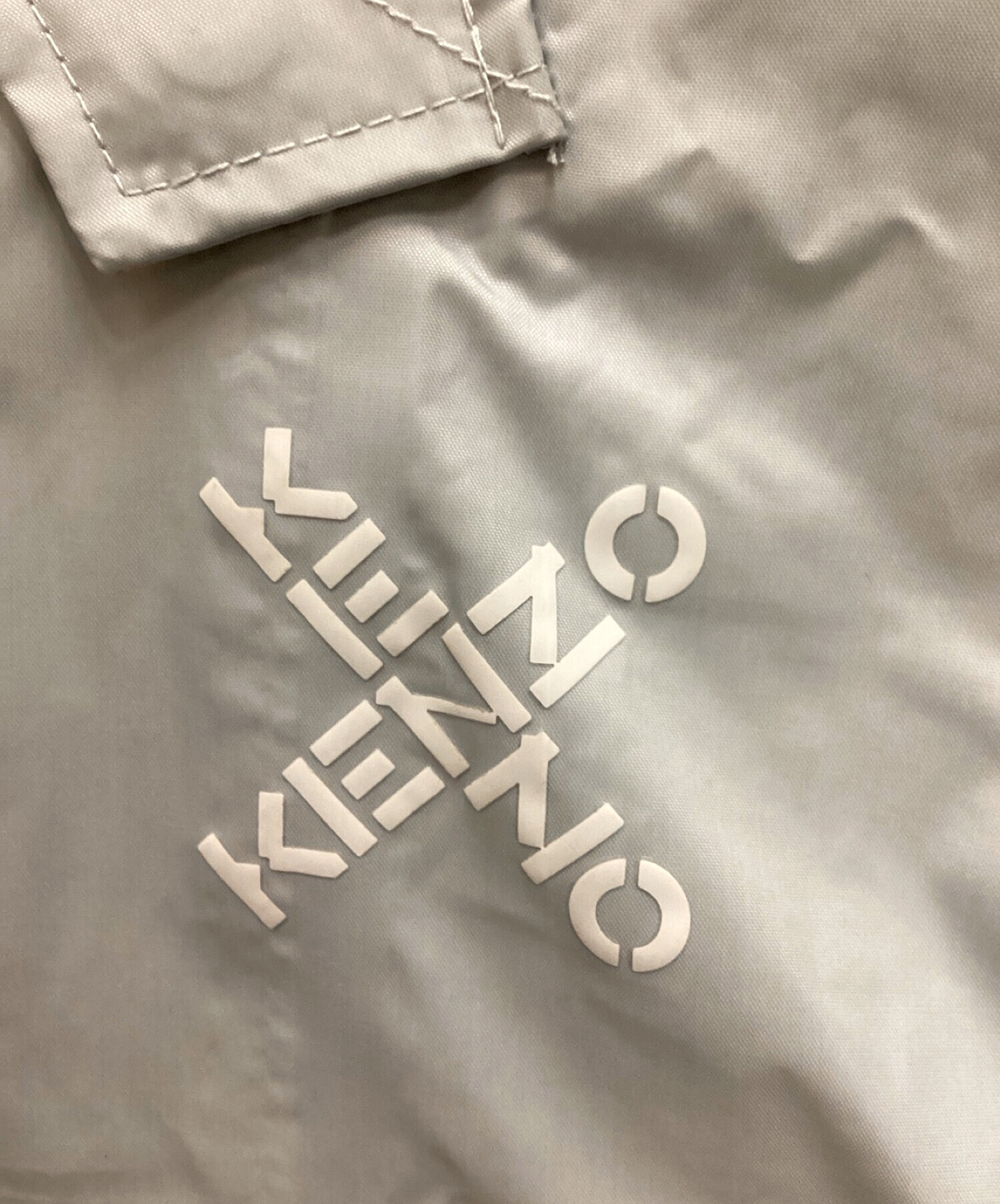 中古・古着通販】KENZO (ケンゾー) SCOOTER PARKA バッククロスロゴプリント ナイロン スクーターパーカー レインコート  フーデッドコート ライトグレー サイズ:M｜ブランド・古着通販 トレファク公式【TREFAC FASHION】スマホサイト