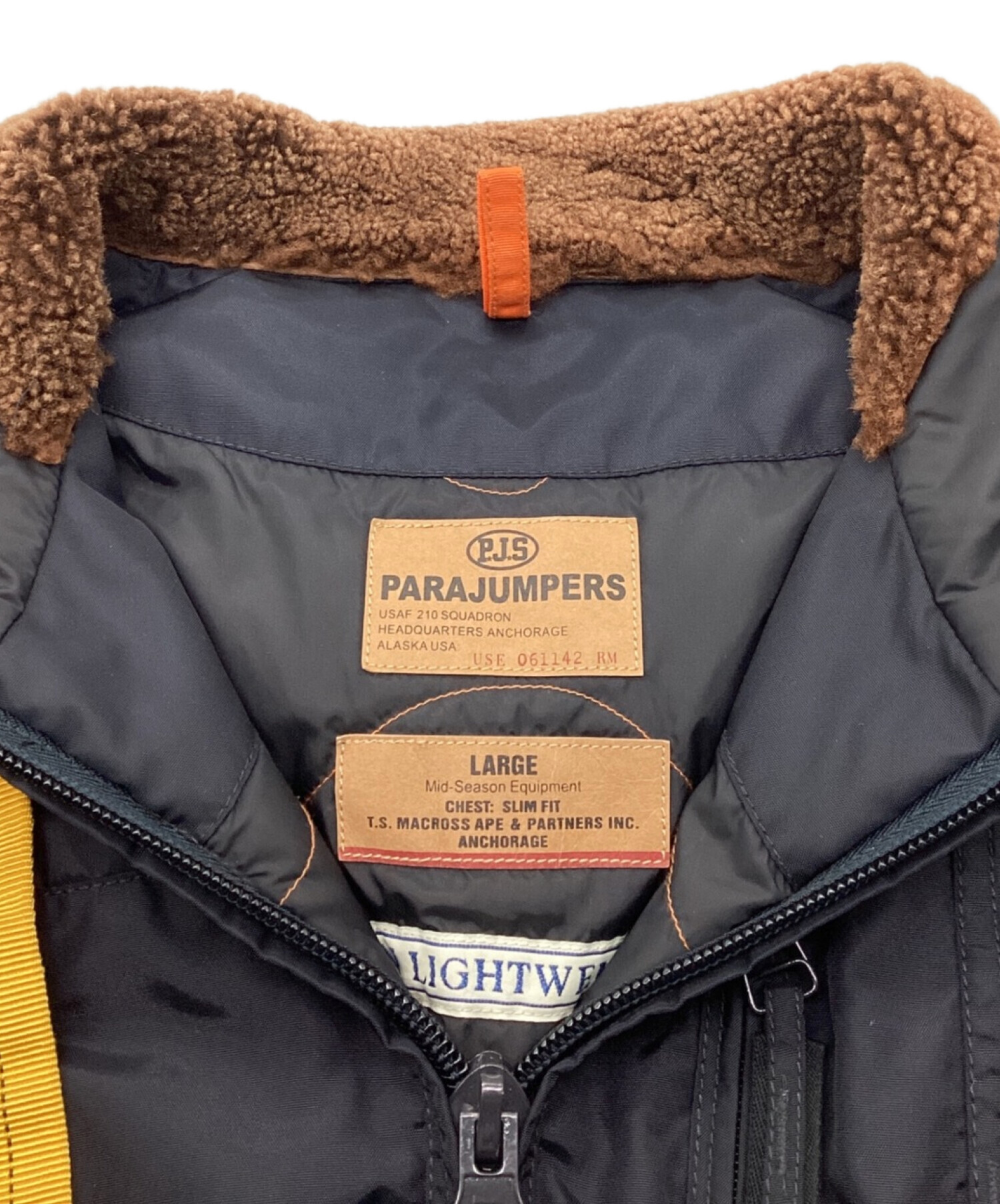 中古・古着通販】Parajumpers (パラジャンパーズ) フライトジャケット フーディ ワッペン 襟ボア ブラック  サイズ:LARGE｜ブランド・古着通販 トレファク公式【TREFAC FASHION】スマホサイト