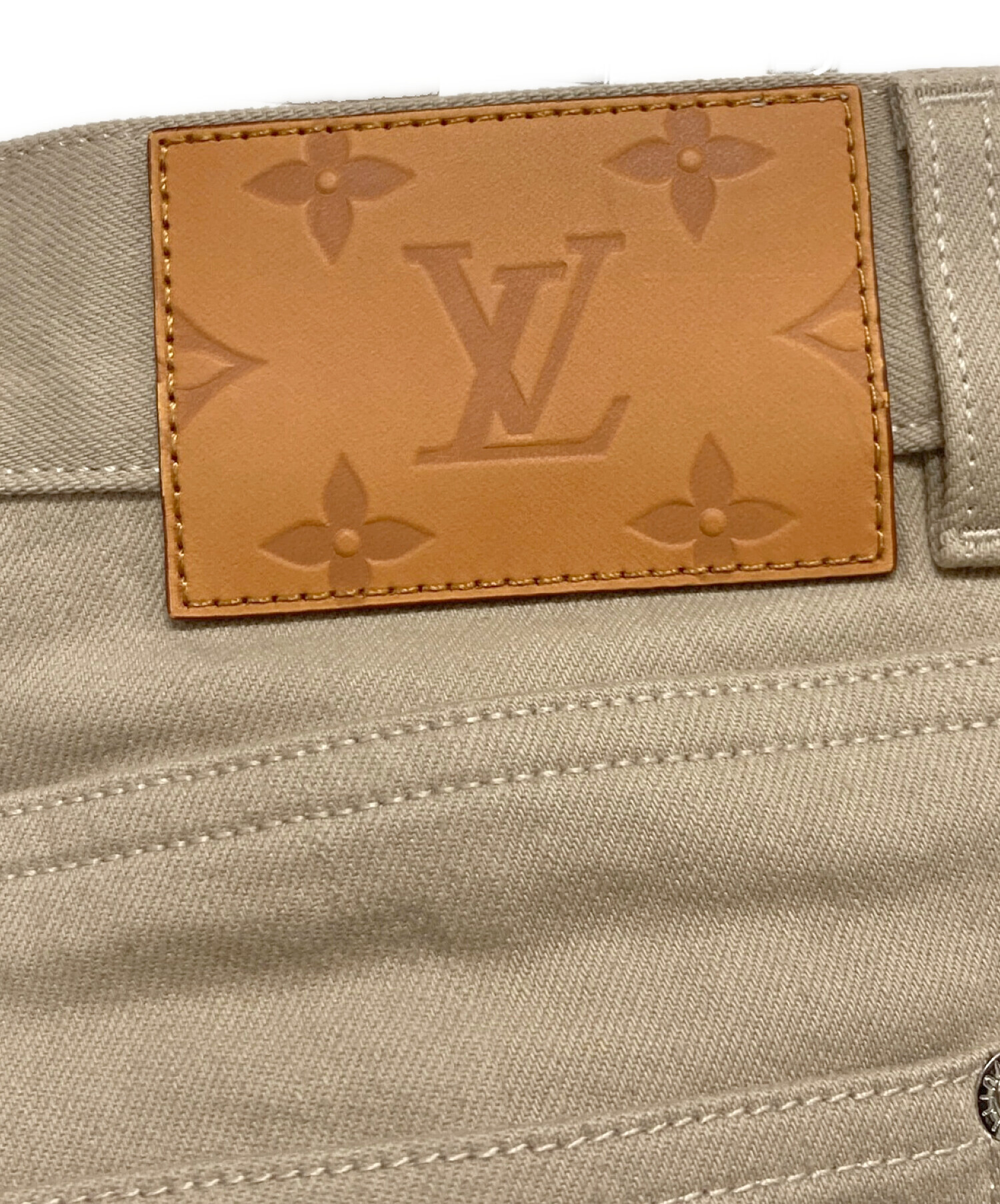 LOUIS VUITTON (ルイ ヴィトン) モノグラムパッチ LVサークルロゴ ストレッチスリムデニムパンツ ベージュ サイズ:33