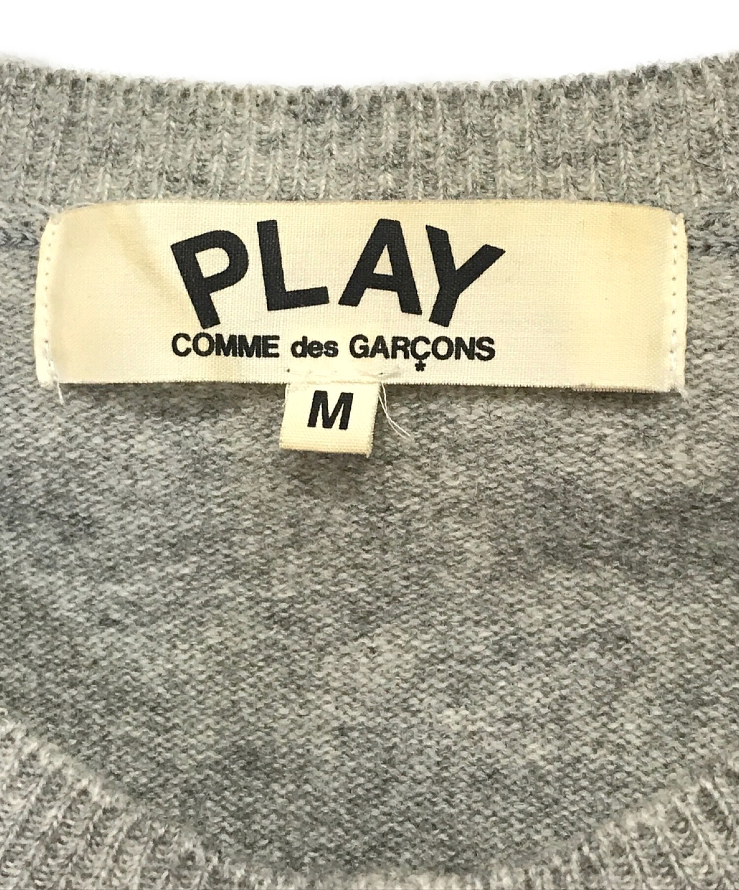 PLAY COMME des GARCONS (プレイ コムデギャルソン) ハートワッペンニットカーディガン グレー サイズ:M