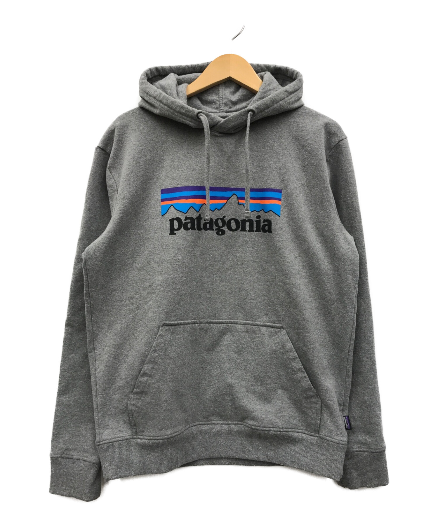 Patagonia (パタゴニア) ロゴプリントプルオーバーパーカー グレー サイズ:M