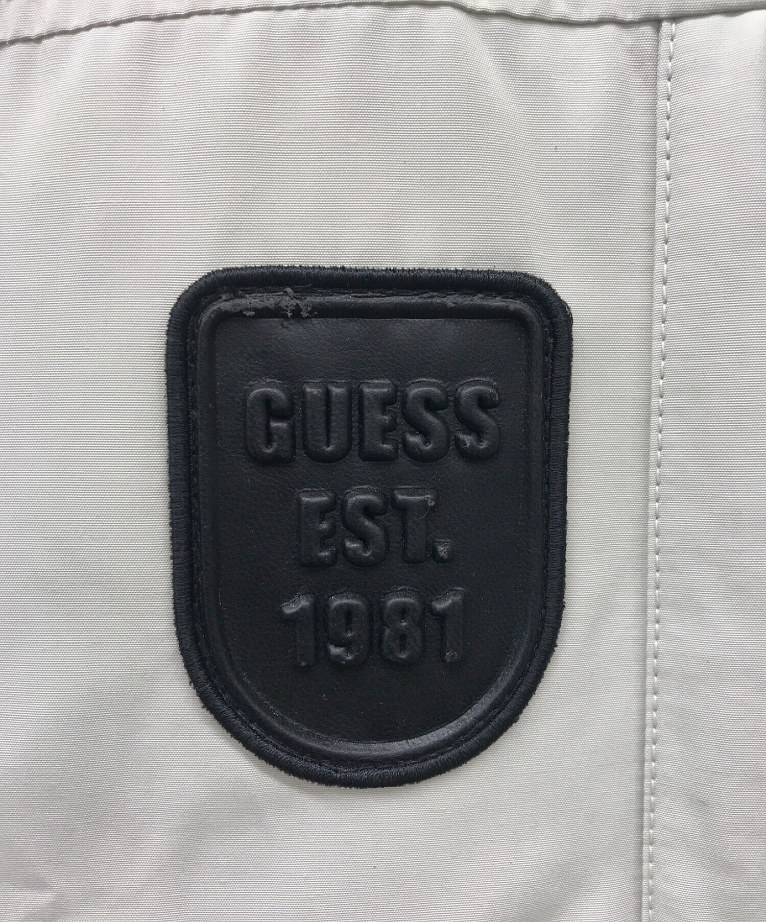 中古・古着通販】GUESS (ゲス) ダウンジャケット ライトグレー サイズ