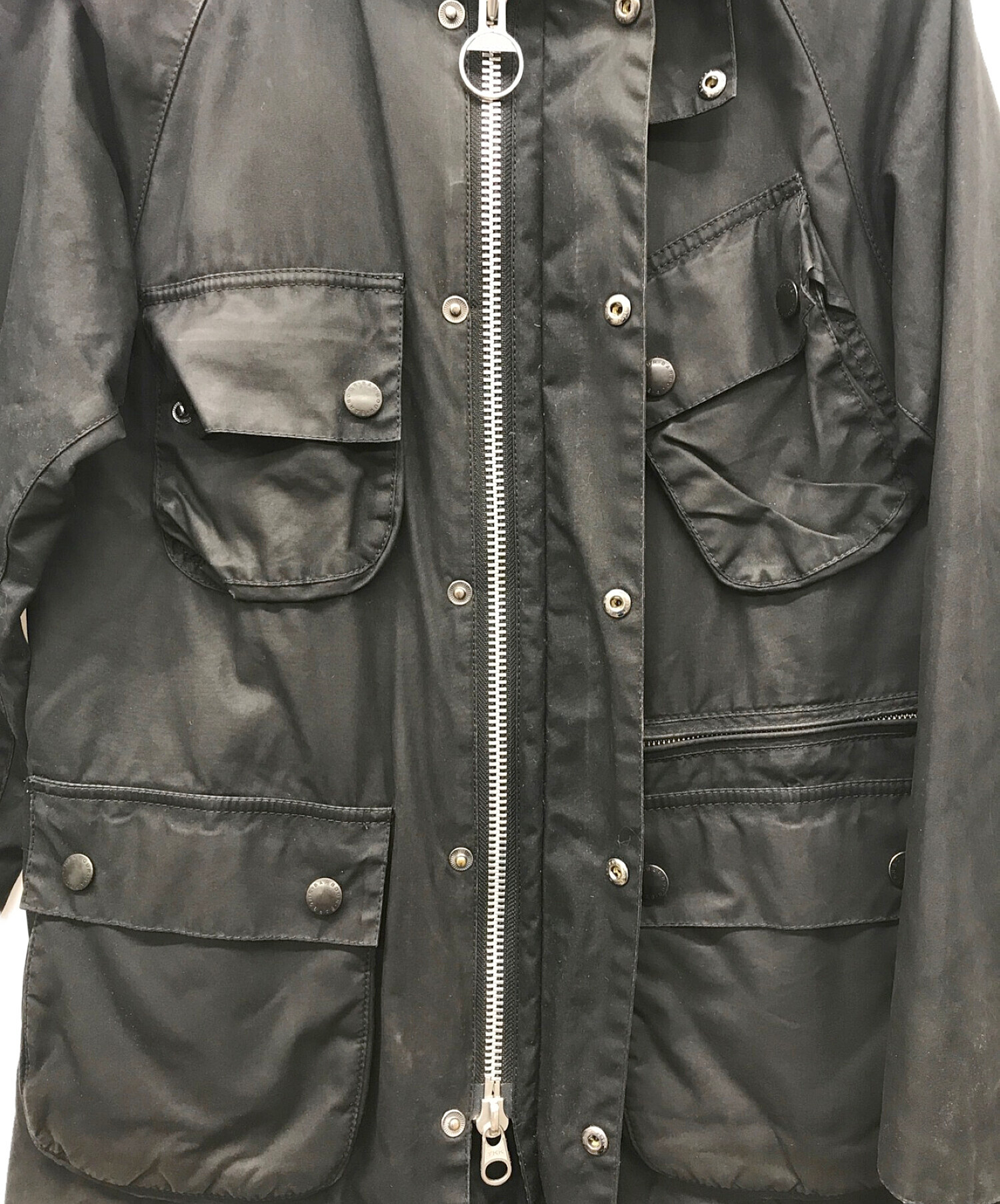 Barbour (バブアー) WHITE MOUNTAINEERING (ホワイトマウンテ二アニング) ワックスコットンフードジャケット ブラック  サイズ:34