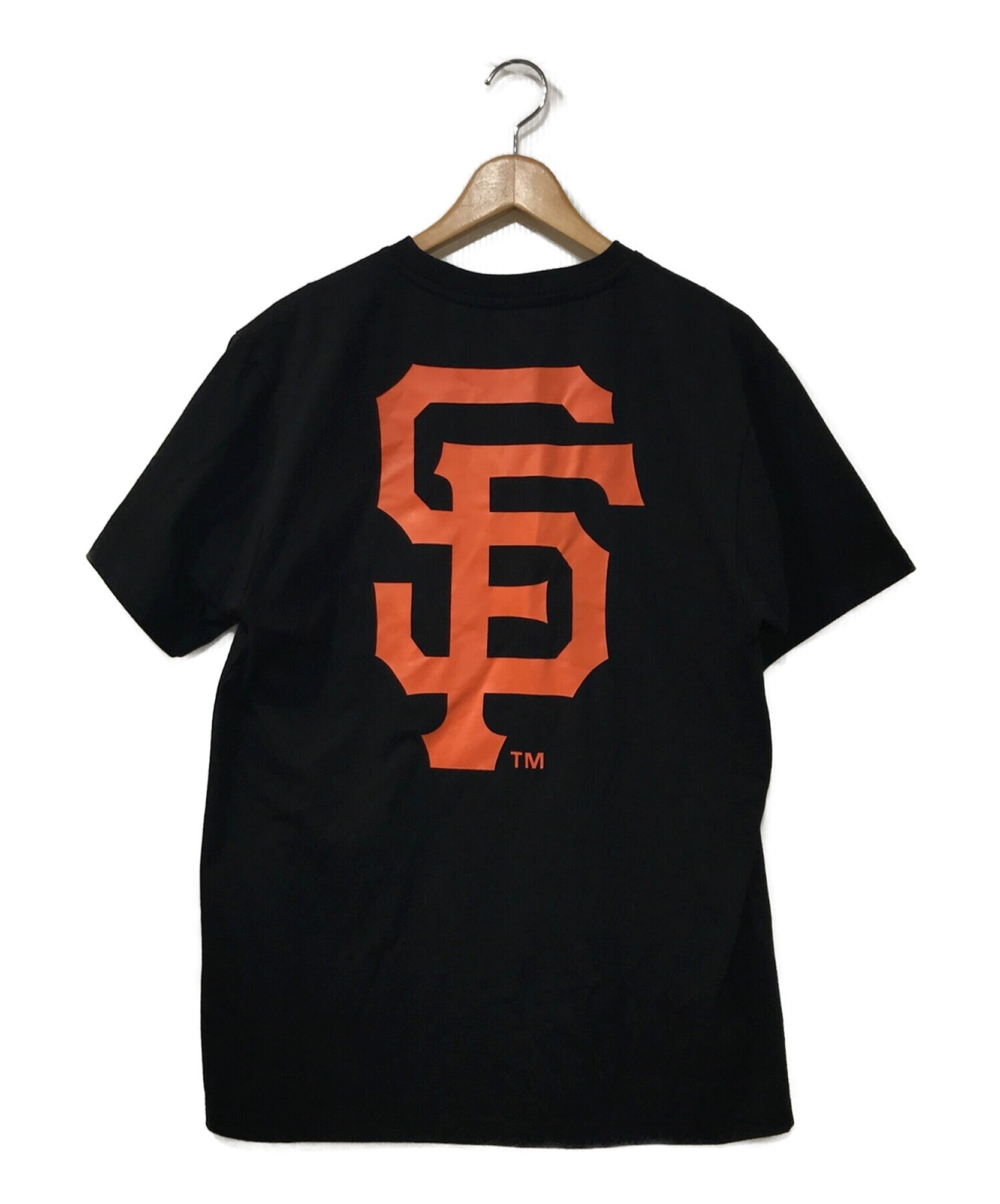 FCRB MLB TOUR LS B＆W BIG TEAM LOGO TEE-