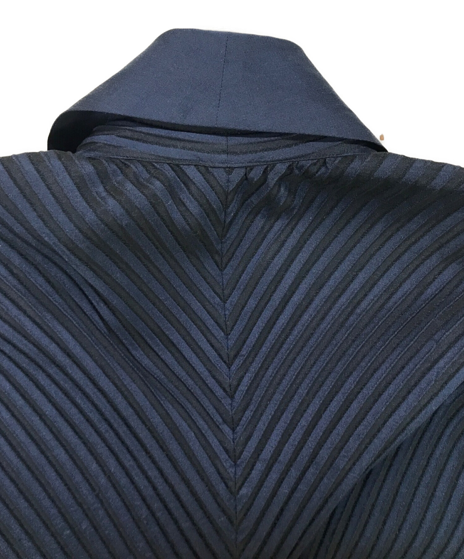 中古・古着通販】ISSEY MIYAKE (イッセイミヤケ) プリーツジャケット ネイビー サイズ:2｜ブランド・古着通販  トレファク公式【TREFAC FASHION】スマホサイト