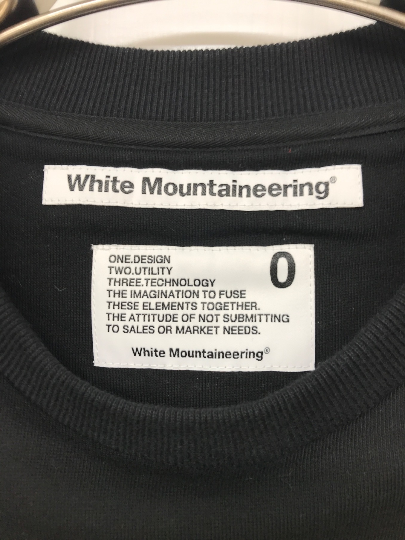 WHITE MOUNTAINEERING (ホワイトマウンテ二アニング) HUNTING POCKET TAPED SWEATSHIRT ブラック