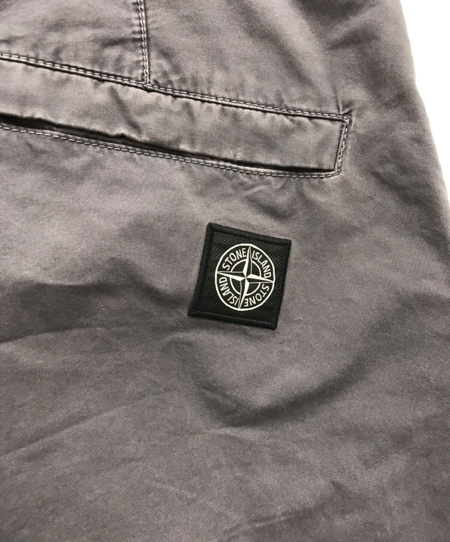 STONE ISLAND (ストーンアイランド) ウォッシュドストレートパンツ / logo-patch washed trousers グレー  サイズ:76cm (W30)