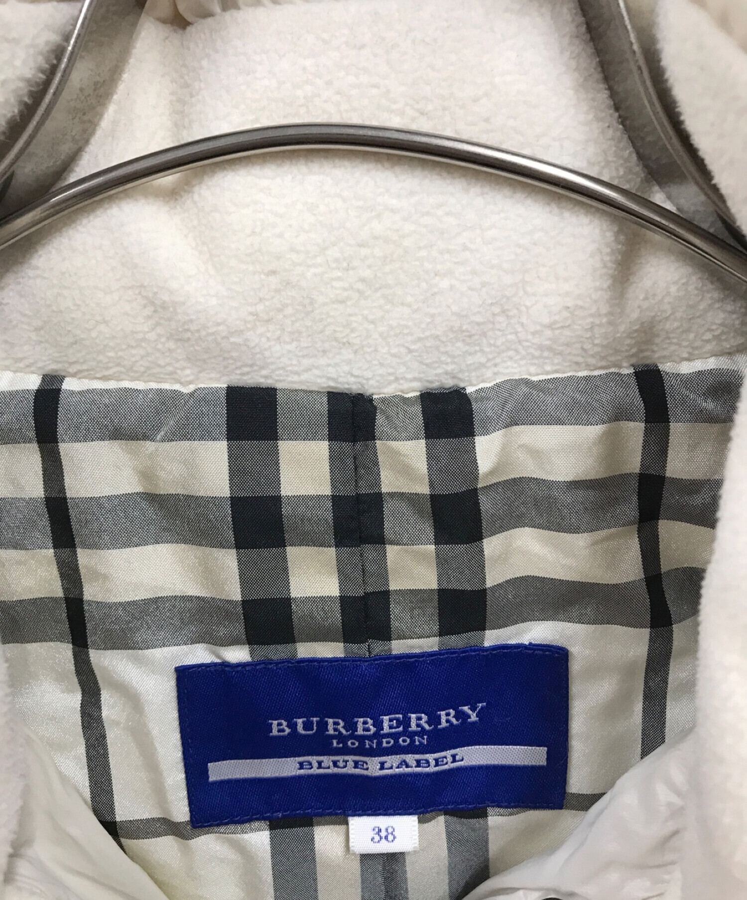 BURBERRY BLUE LABEL (バーバリーブルーレーベル) 裏地ノバチェックダウンジャケット/FCF15-532-02 ホワイト サイズ:38