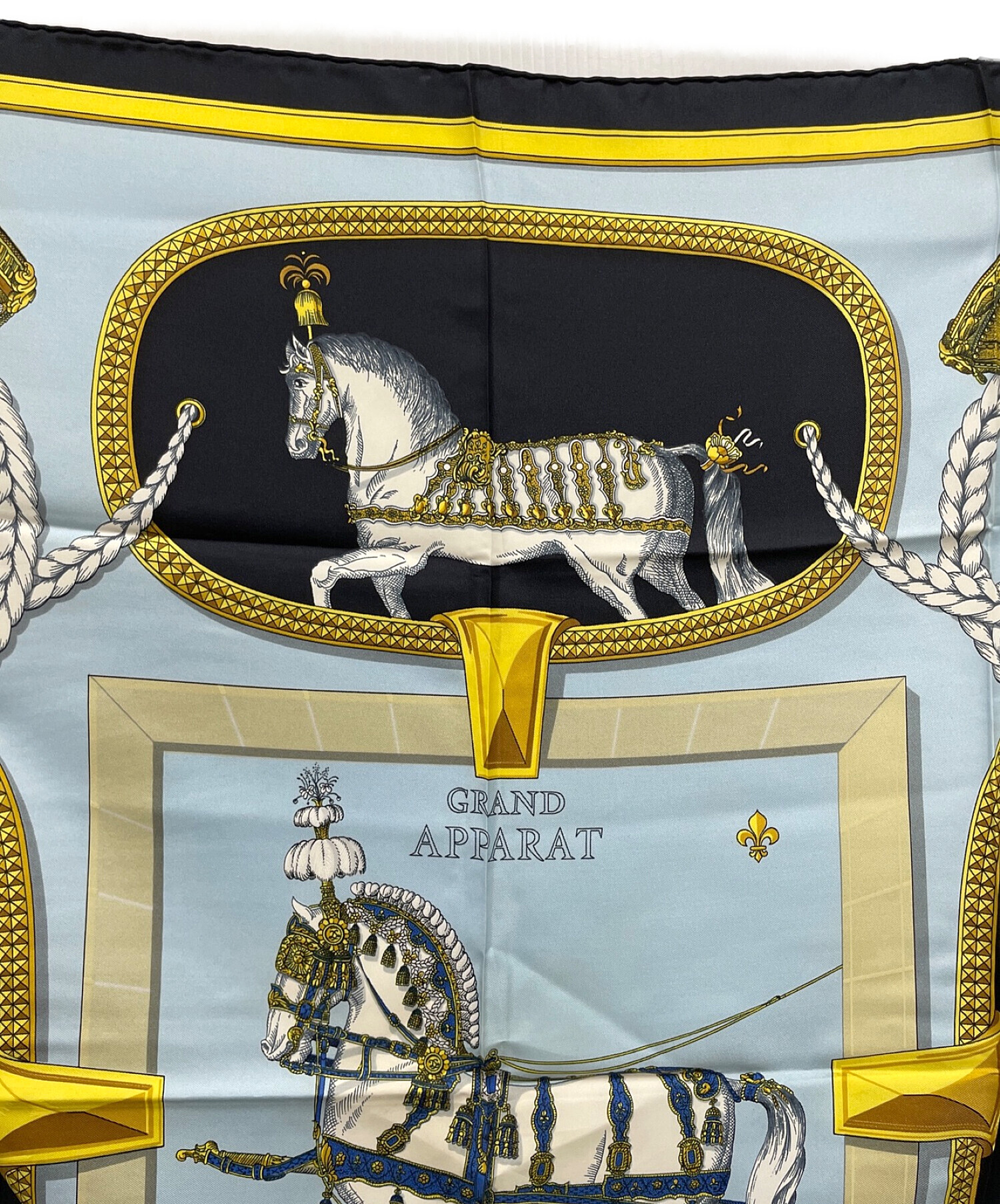 HERMES (エルメス) カレ90/GRAND APPARAT/ 盛装の馬/スカーフ ブルー