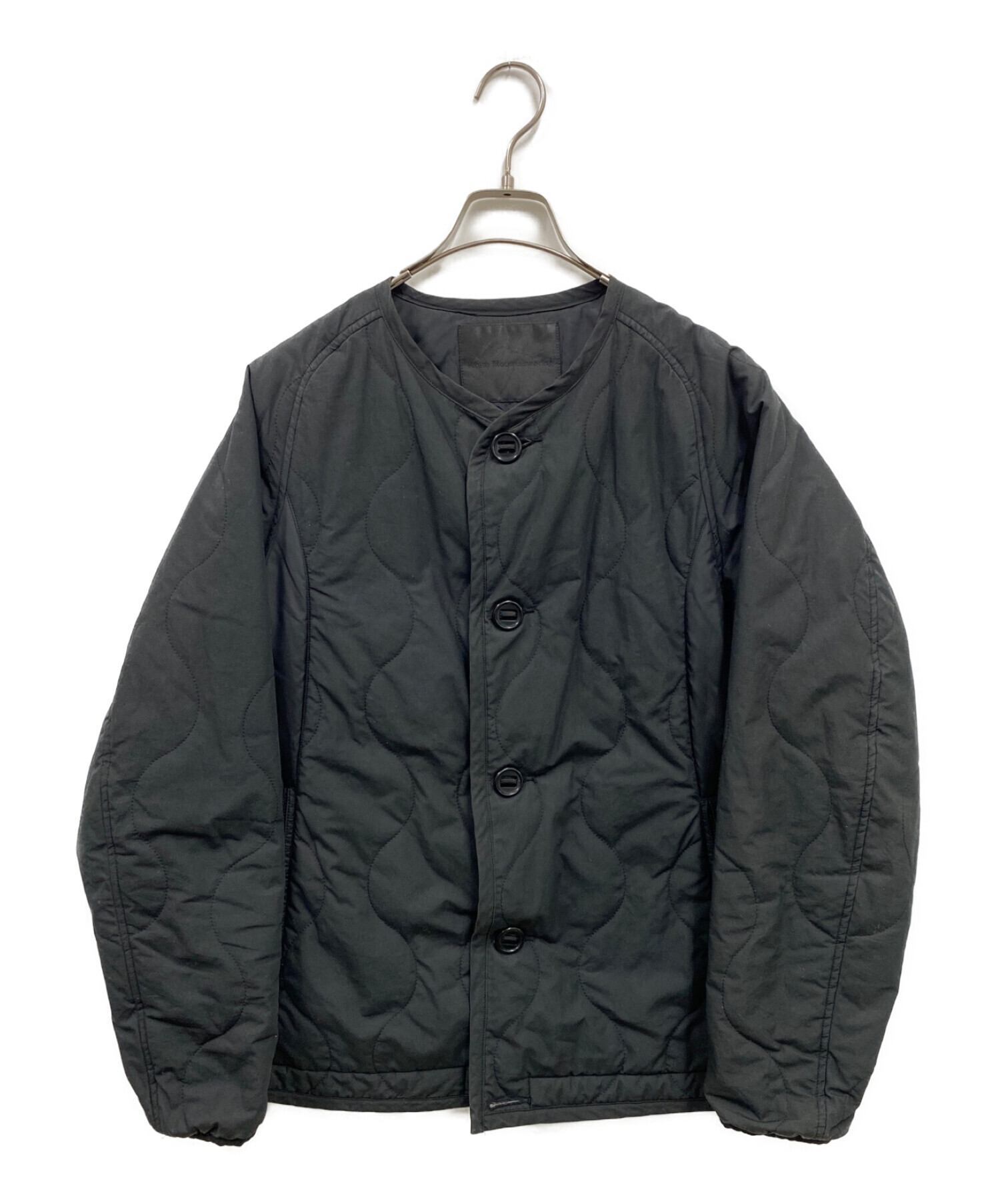 WHITE MOUNTAINEERING (ホワイトマウンテ二アニング) PRIMALOFT QUILTED NO COLLAR  BLOUSON/WNM1773221/キルティングジャケット ブラック