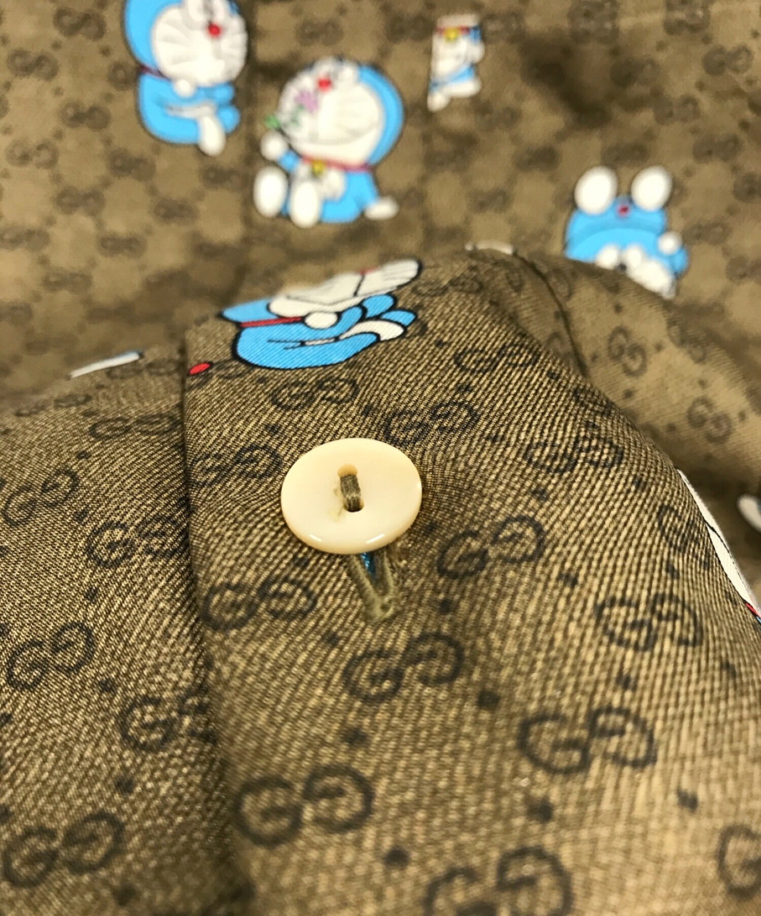 中古・古着通販】GUCCI (グッチ) ドラえもん (ドラエモン) ドラえもん シルクオープンカラーシャツ/654763 ブラウン  サイズ:46｜ブランド・古着通販 トレファク公式【TREFAC FASHION】スマホサイト